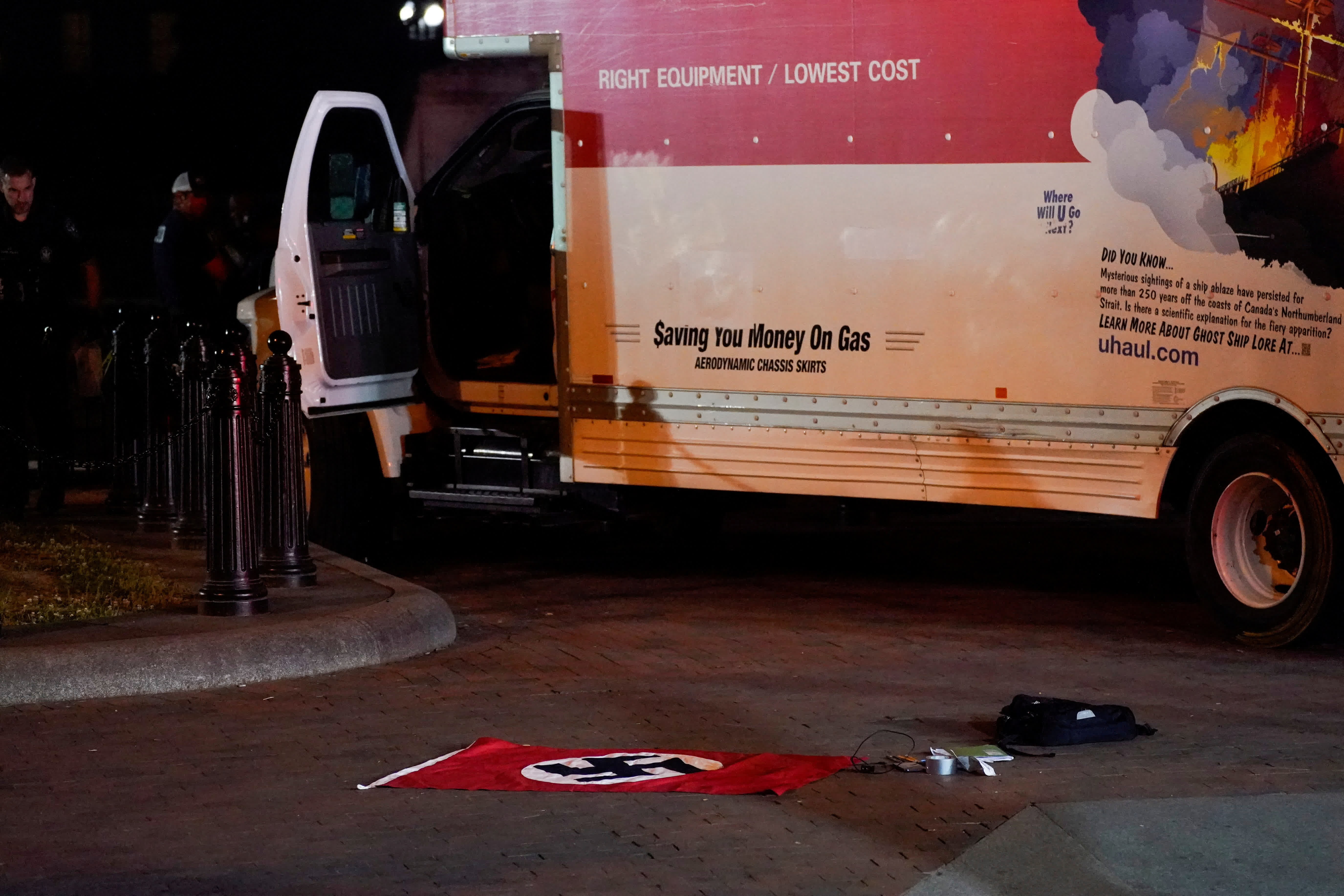 白宮临近清静護欄遭貨車衝撞　車上搜出納粹旗幟