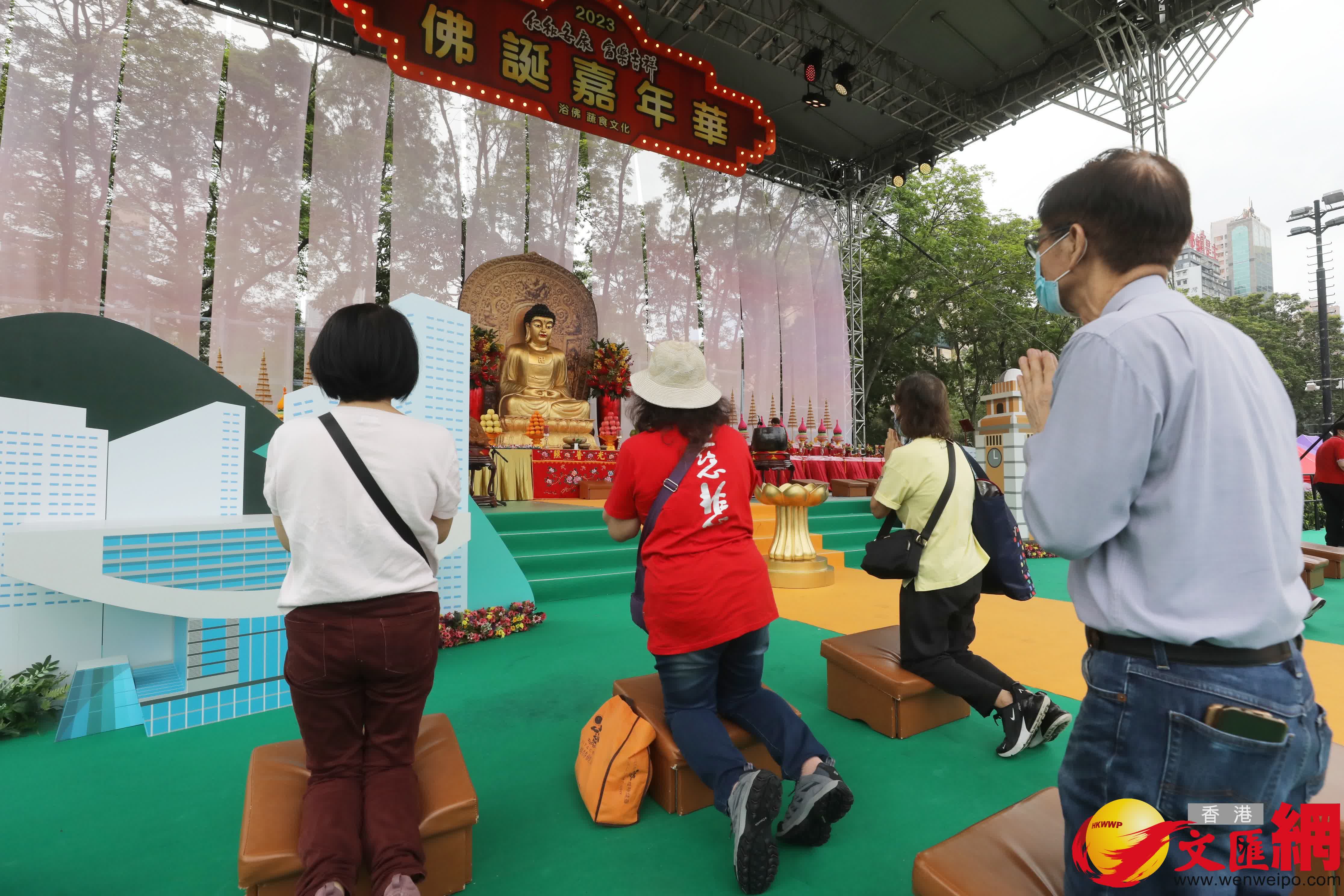 香港市民參加佛誕嘉年華，慶祝佛陀的誕生。（香港文匯報記者陳大文攝）