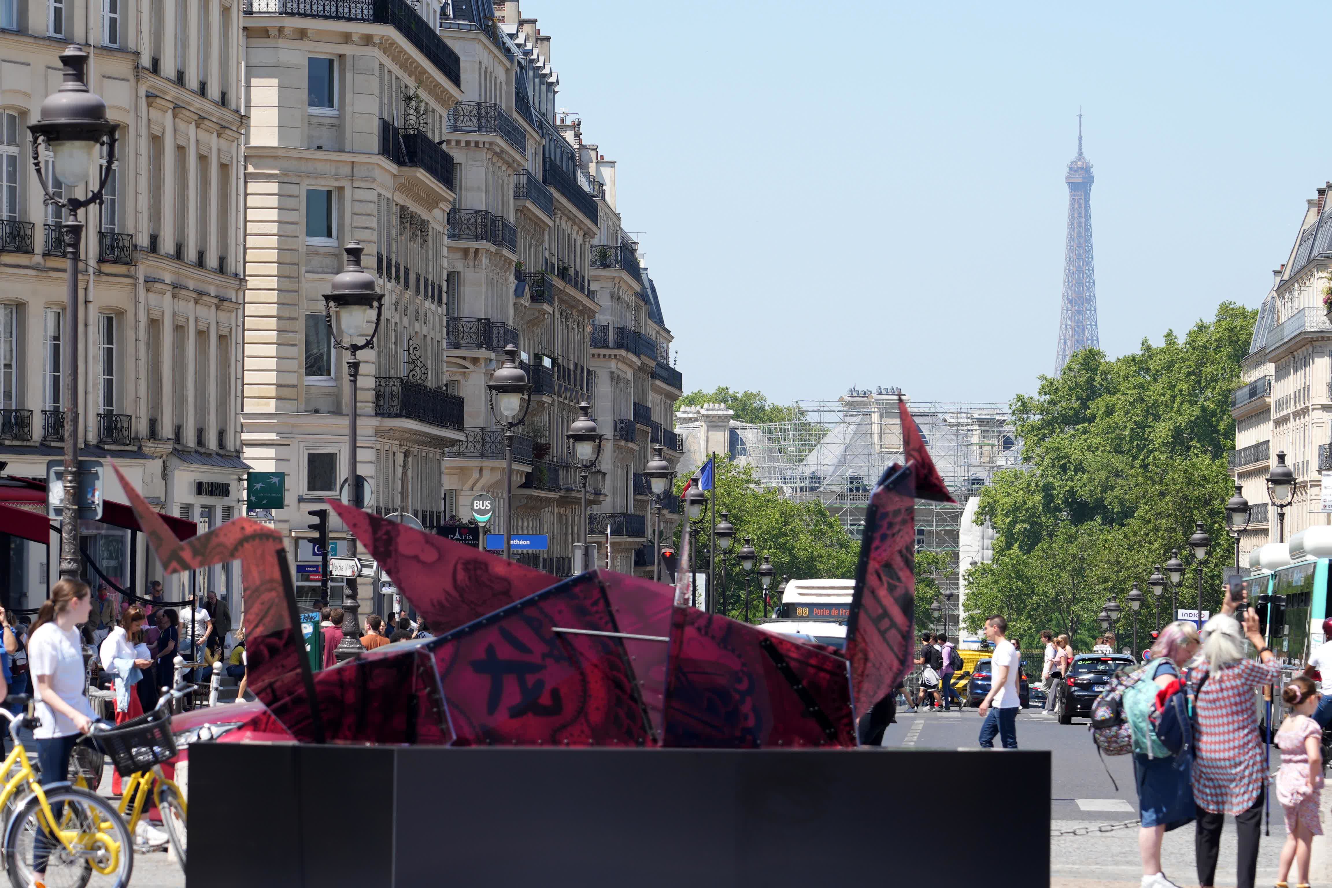 這是6月1日在法國巴黎先賢祠廣場拍攝的「中國龍」雕塑作品。（新華社）