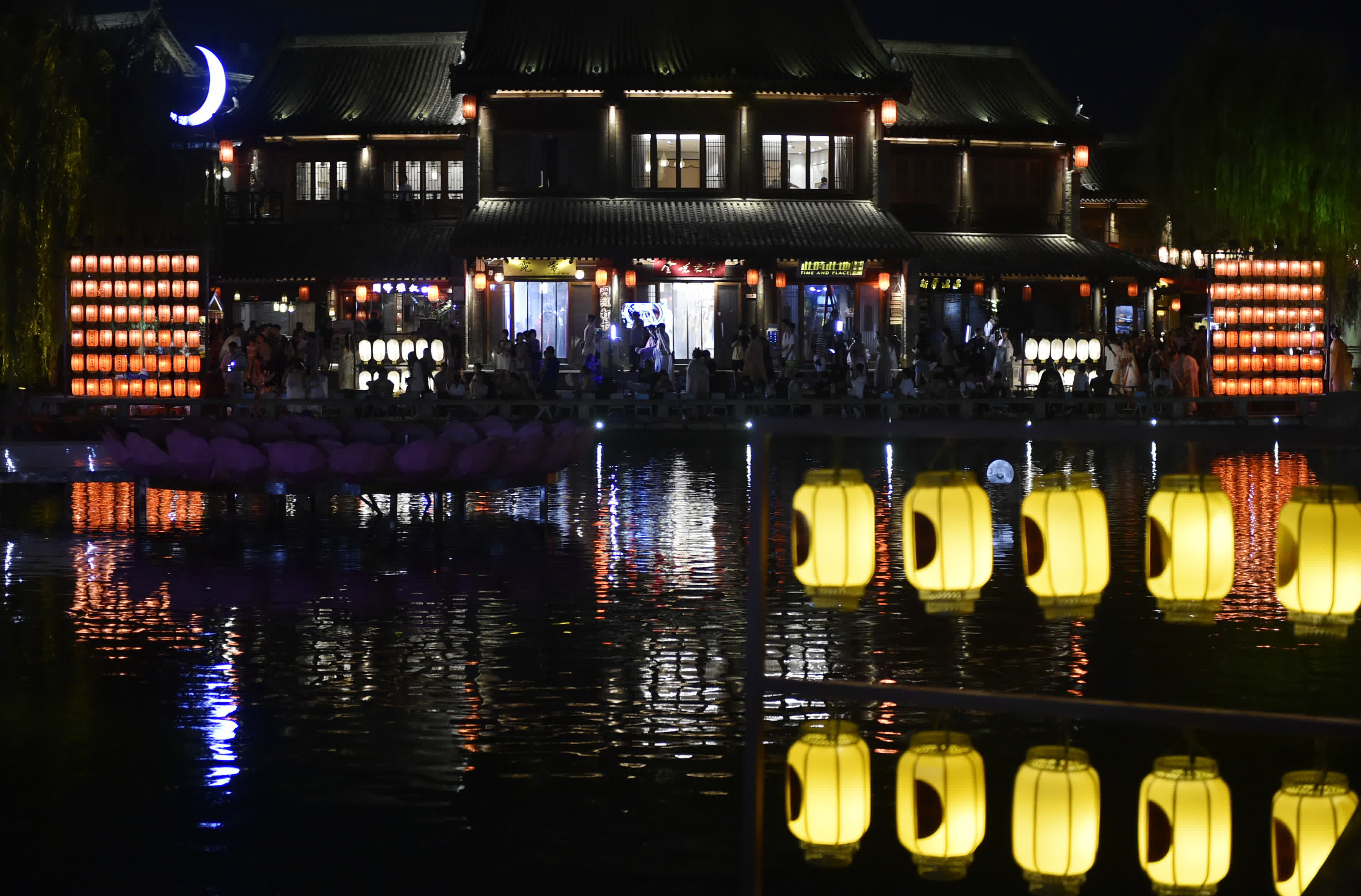 這是7月11日晚拍攝的洛陽市洛邑古城景區夜景。(新華社) 這是7月11日晚拍攝的洛陽市洛邑古城景區夜景。(新華社)