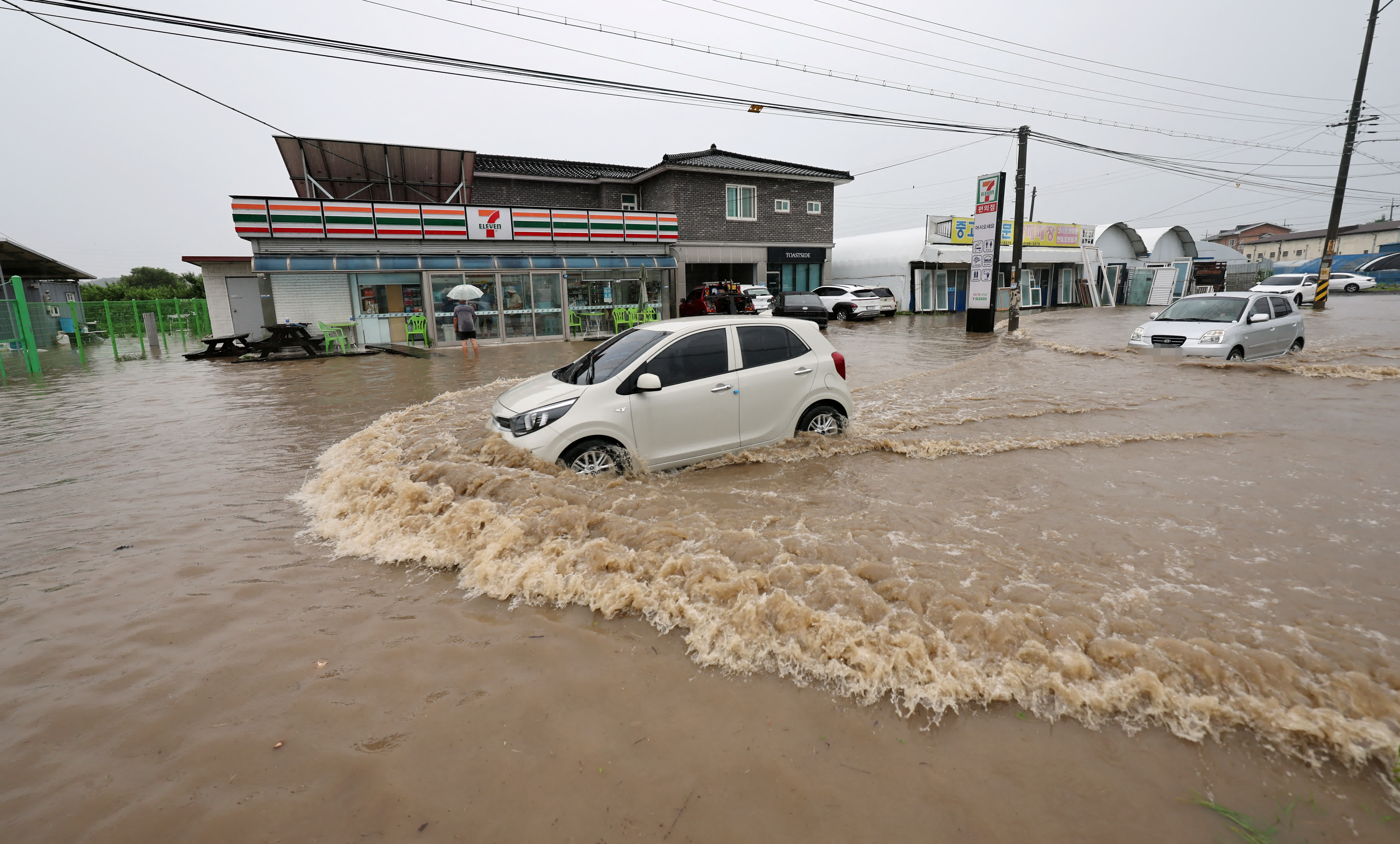 韓國連日強降雨已造成24人死亡