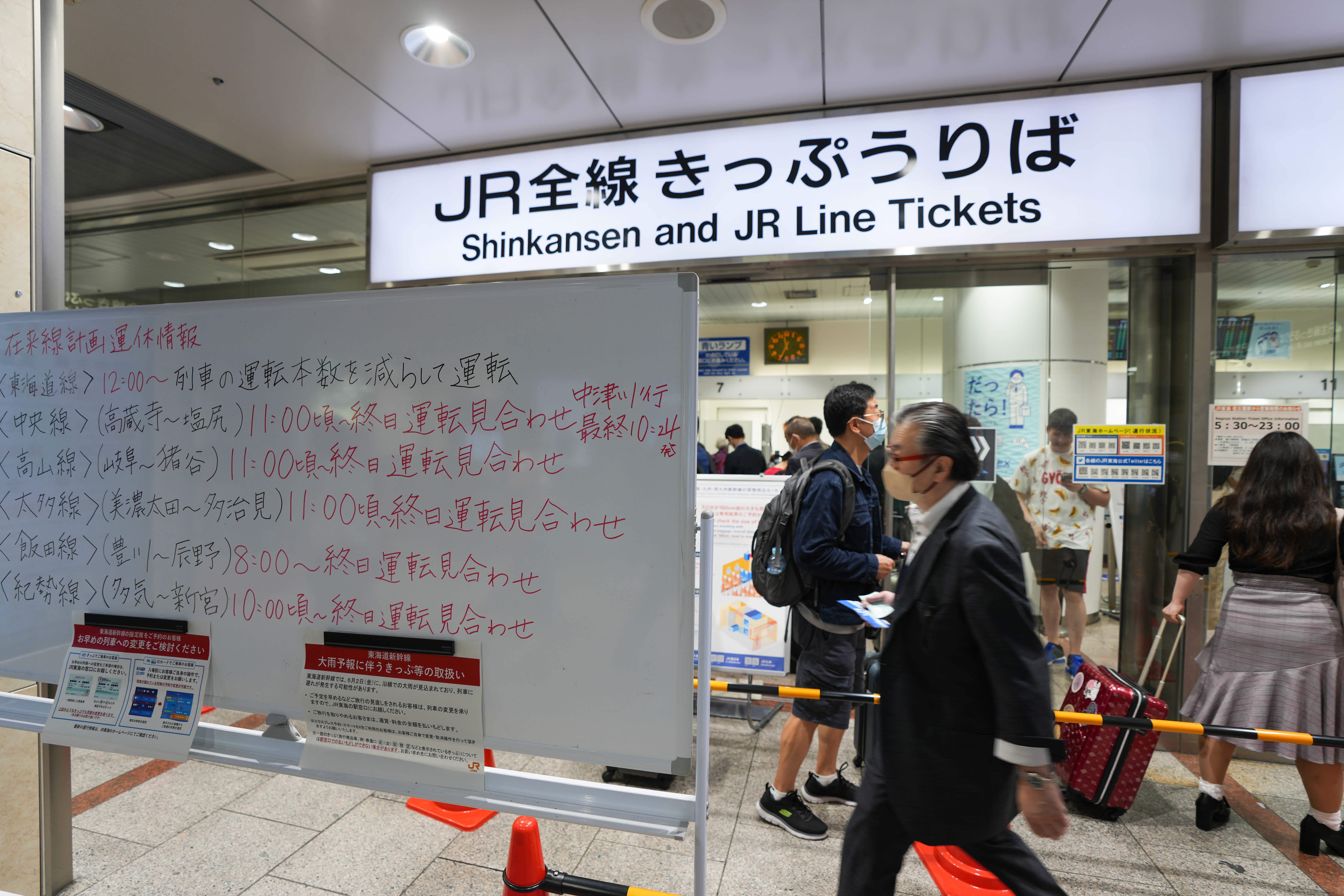 颱風「蘭恩」將登陸日本：數百架航班取消　影響逾2萬人