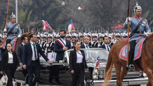智利舉行陸軍節閱兵式
