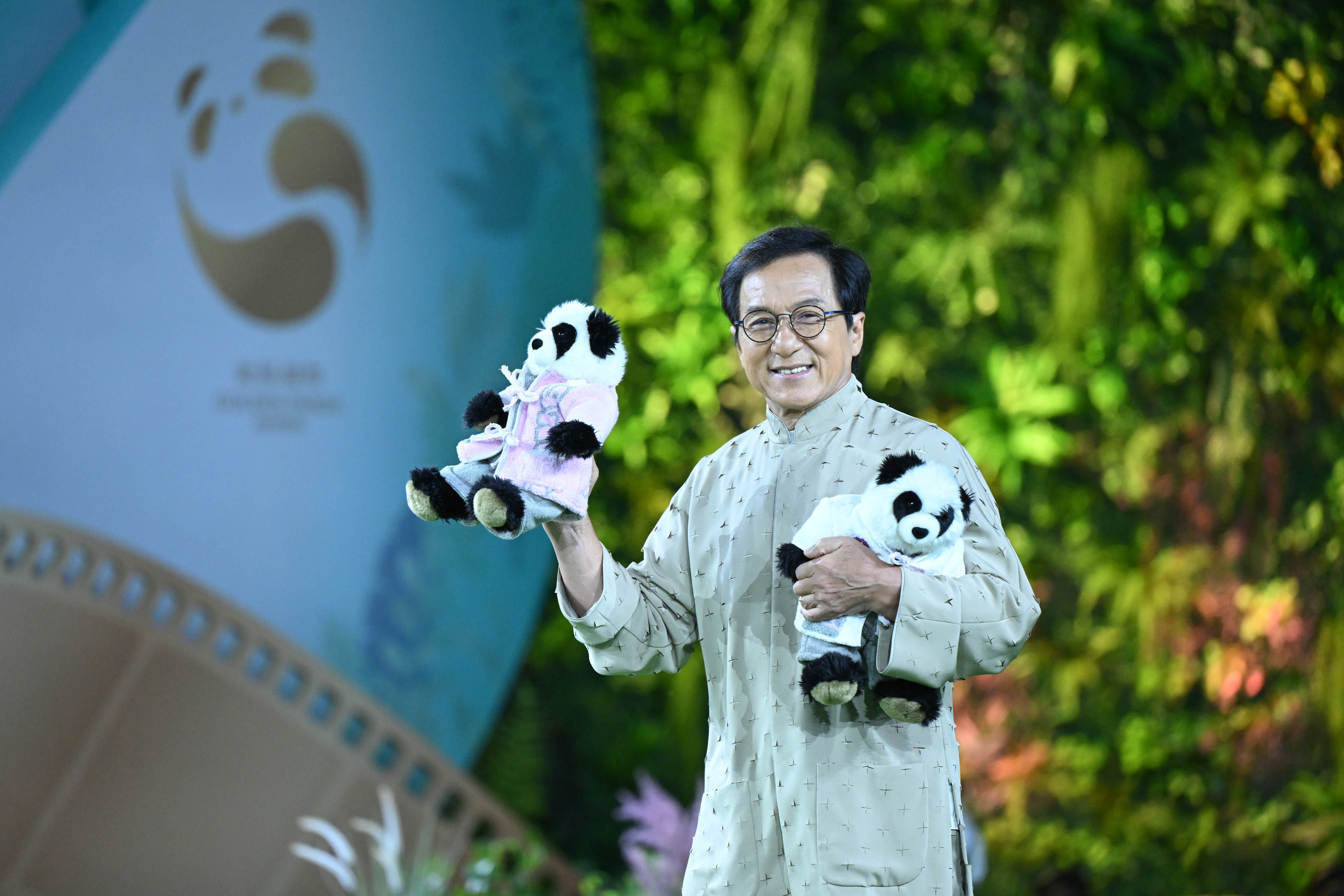 成龍出席金熊貓盛典。
