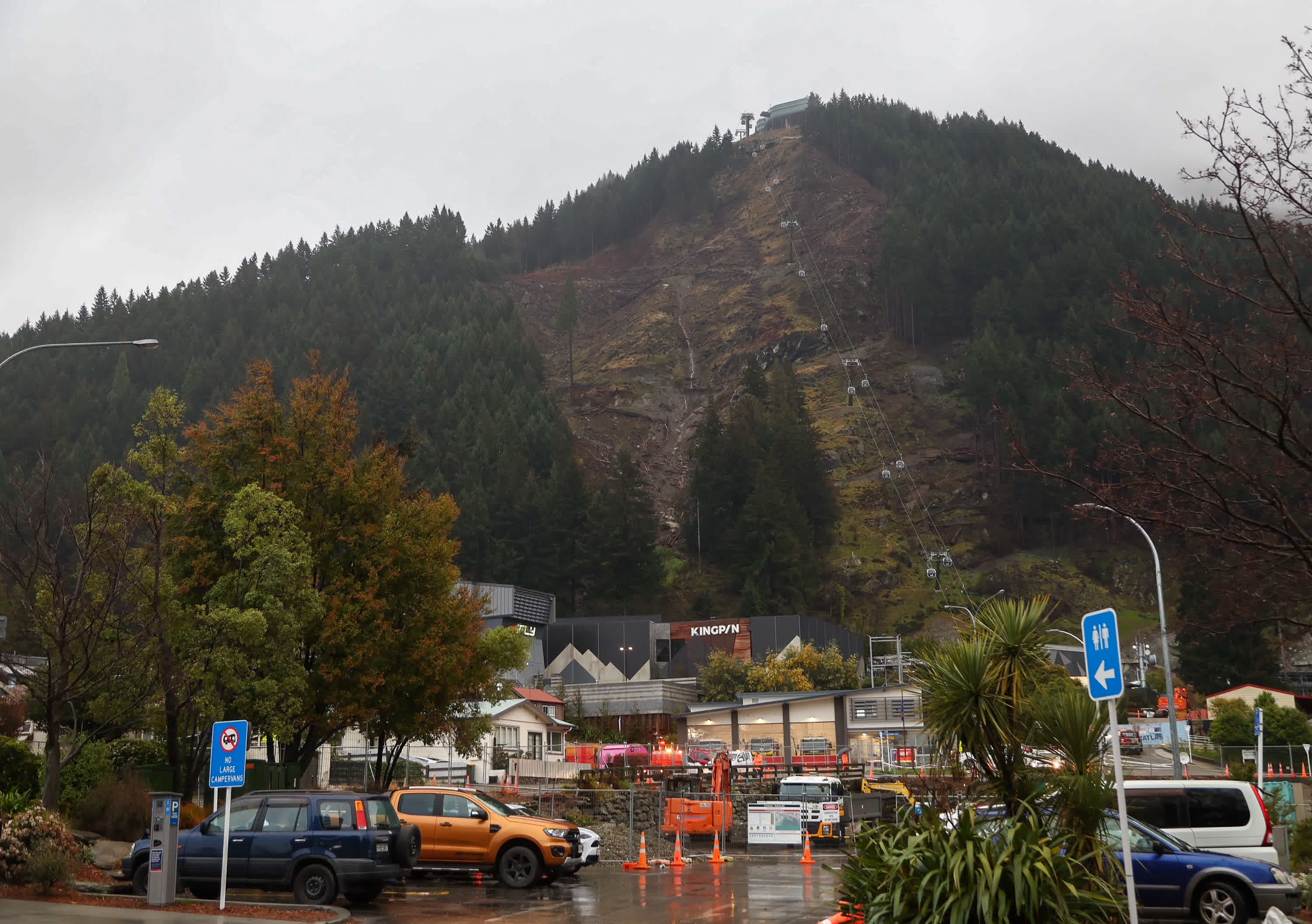 9月22日，在新西蘭南島昆斯敦，觀景纜車因附近發生泥石流滑坡而關閉。（新華社）