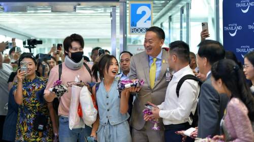 免簽首日　泰國總理親赴機場迎接中國遊客