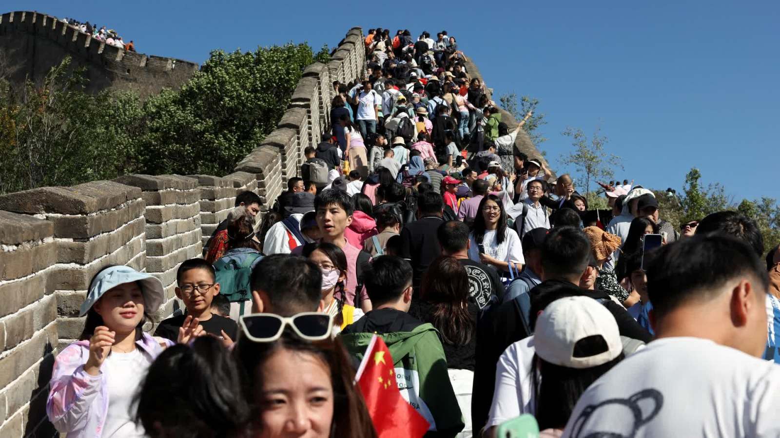 內地景區三分鐘走兩步　吃火鍋輪候六百桌