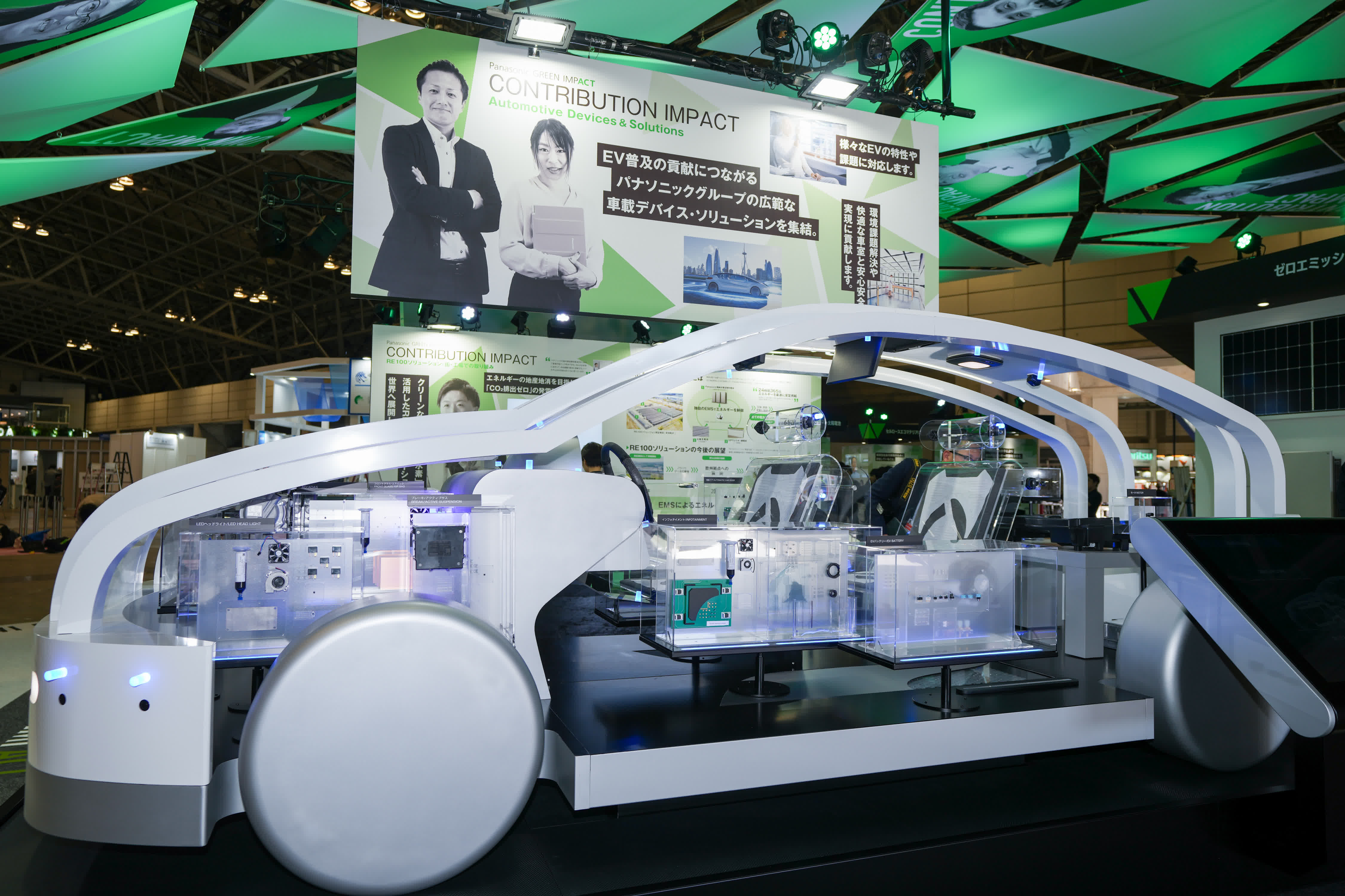 這是10月16日在日本千葉舉行的高新技術博覽會媒體導覽日上拍攝的松下公司的電動汽車方案。（新華社）