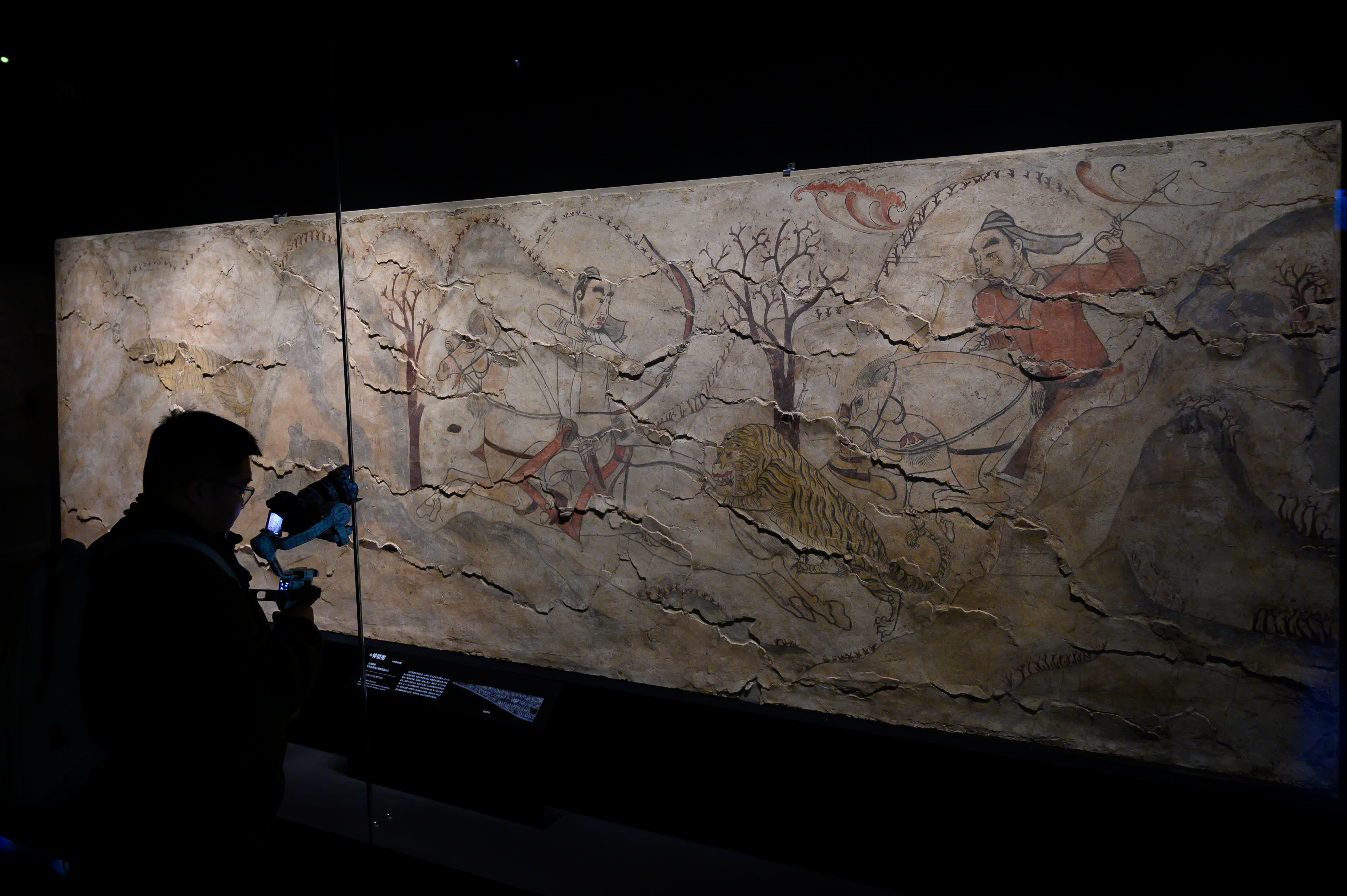 11月14日，山西省太原市，記者探訪正在建設中的北齊壁畫博物館。（中新社）