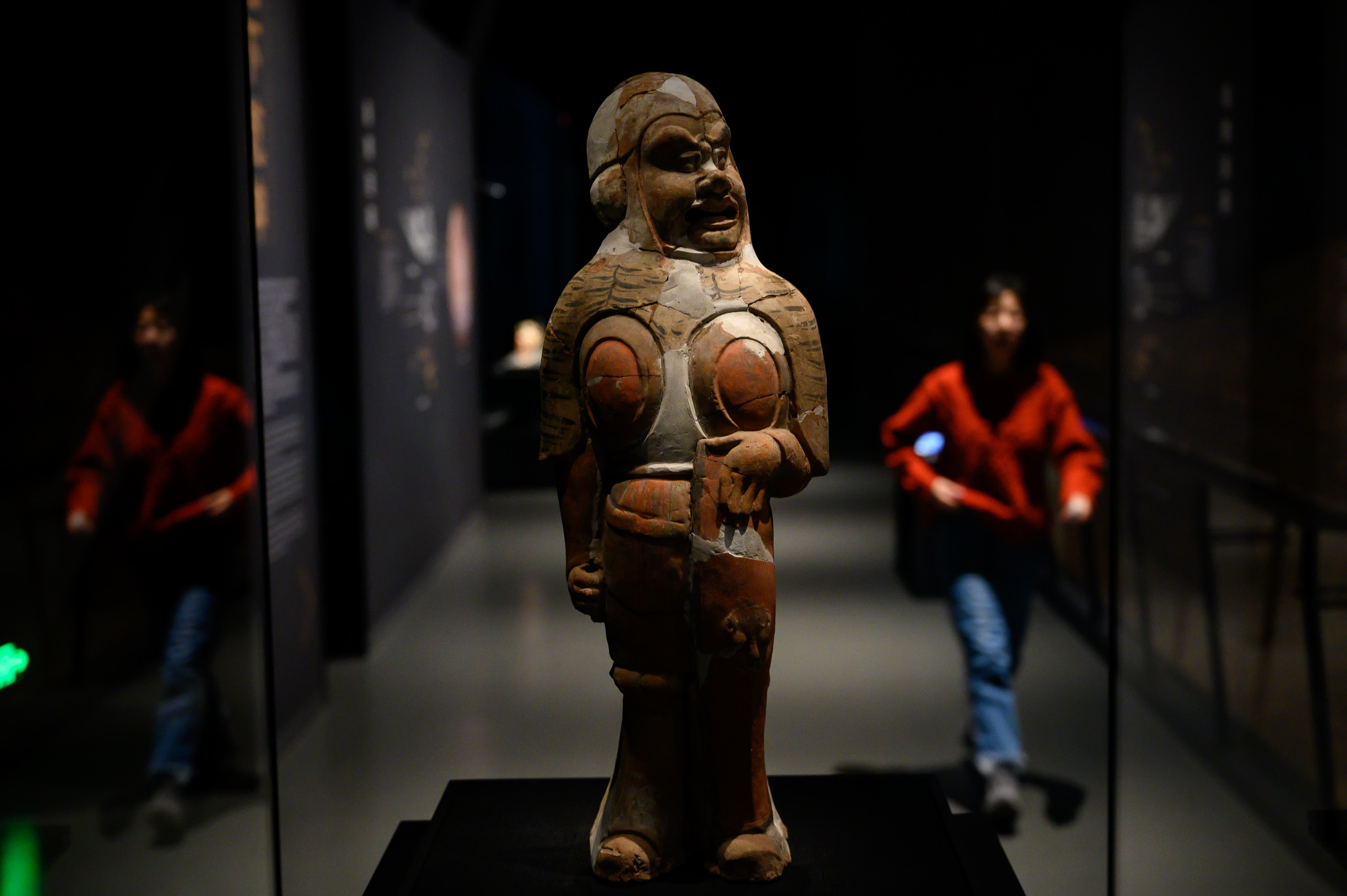 圖為徐顯秀墓出土的鎮墓武士俑，為北齊武平二年（571年）時期文物。（中新社）