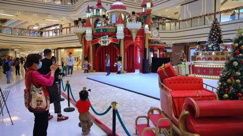 香港：商場布置一新添聖誕氣氛