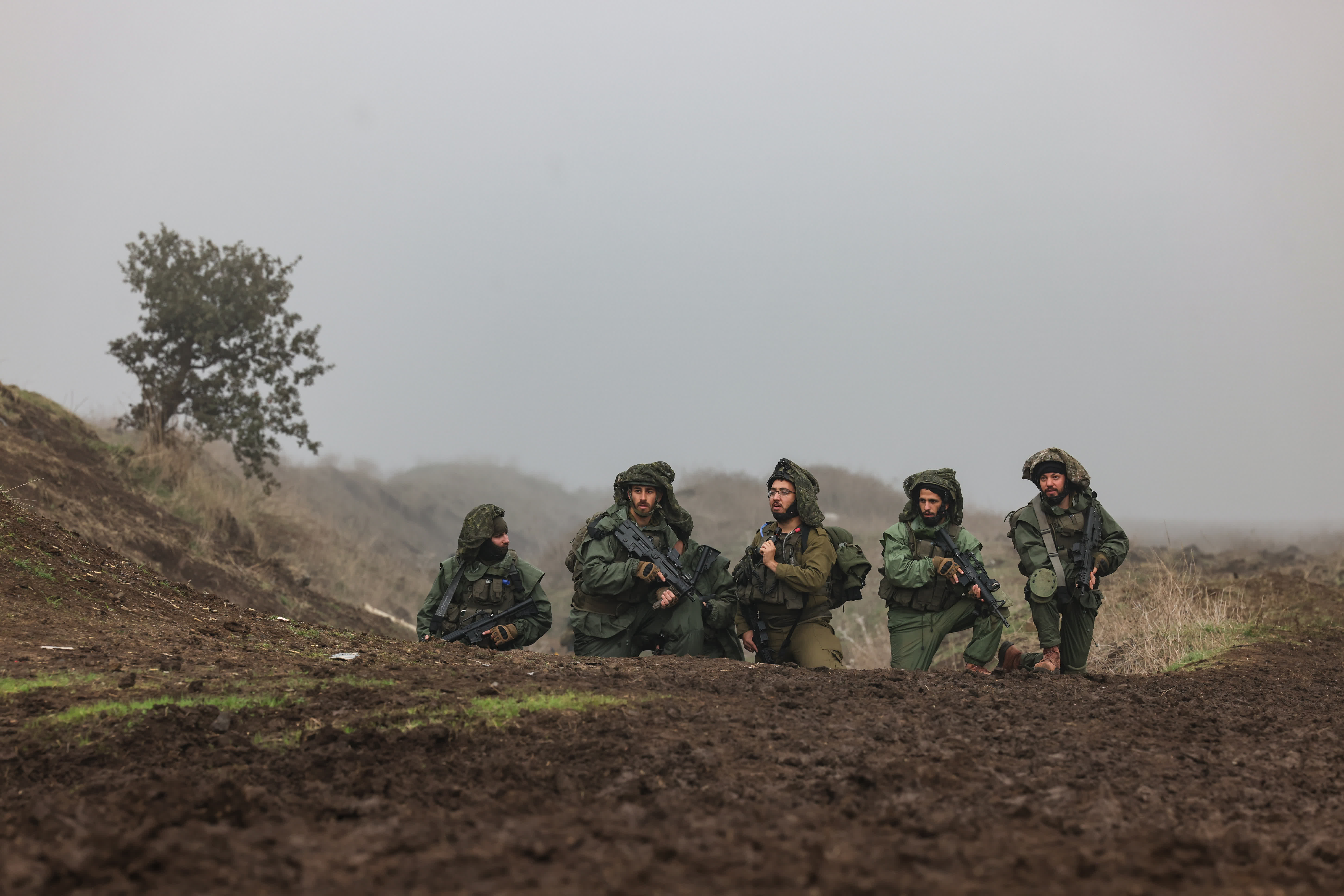 12月6日，以色列士兵在戈蘭高地參加軍事訓練。（新華社）
