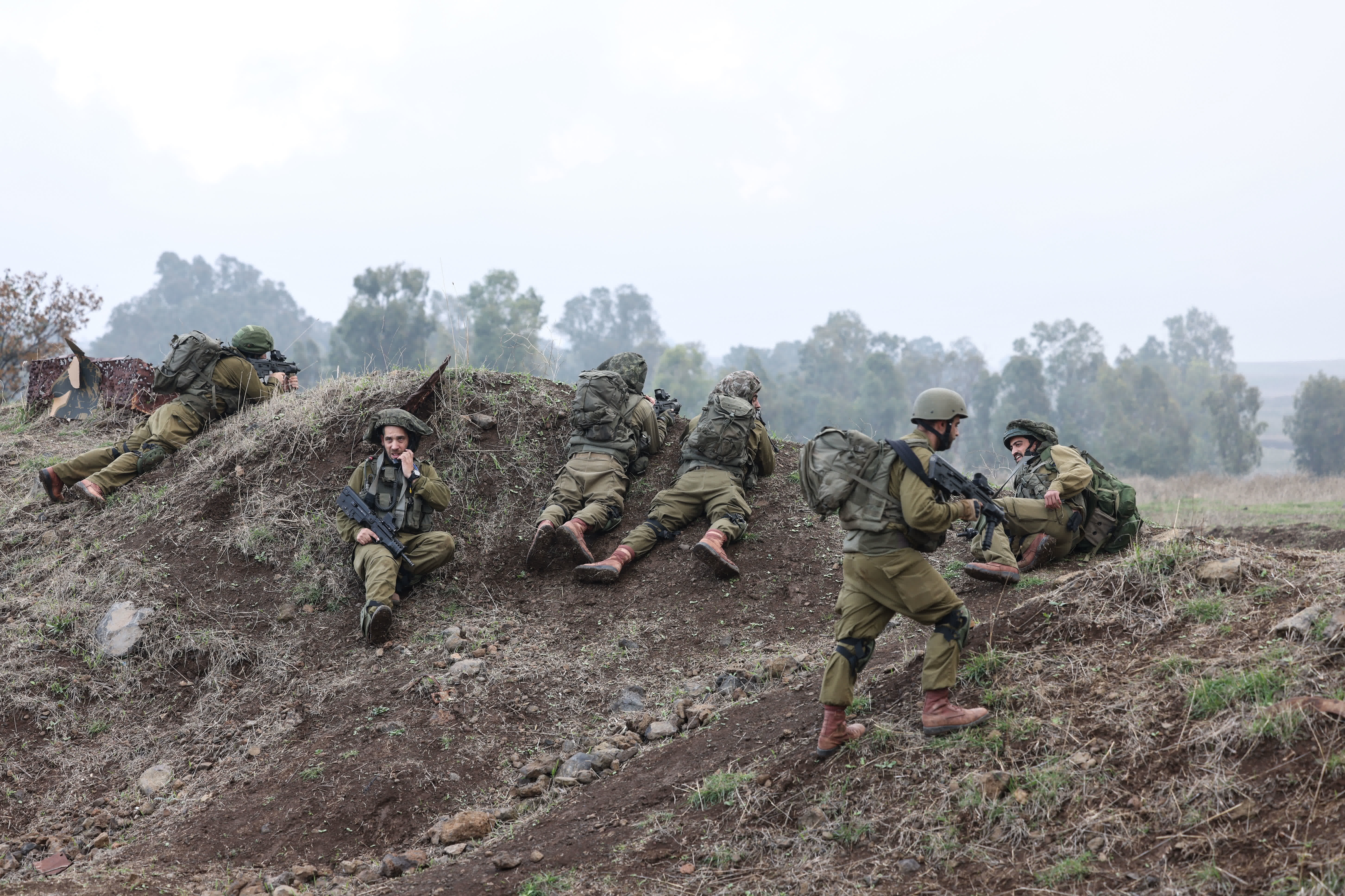 12月6日，以色列士兵在戈蘭高地參加軍事訓練。（新華社）