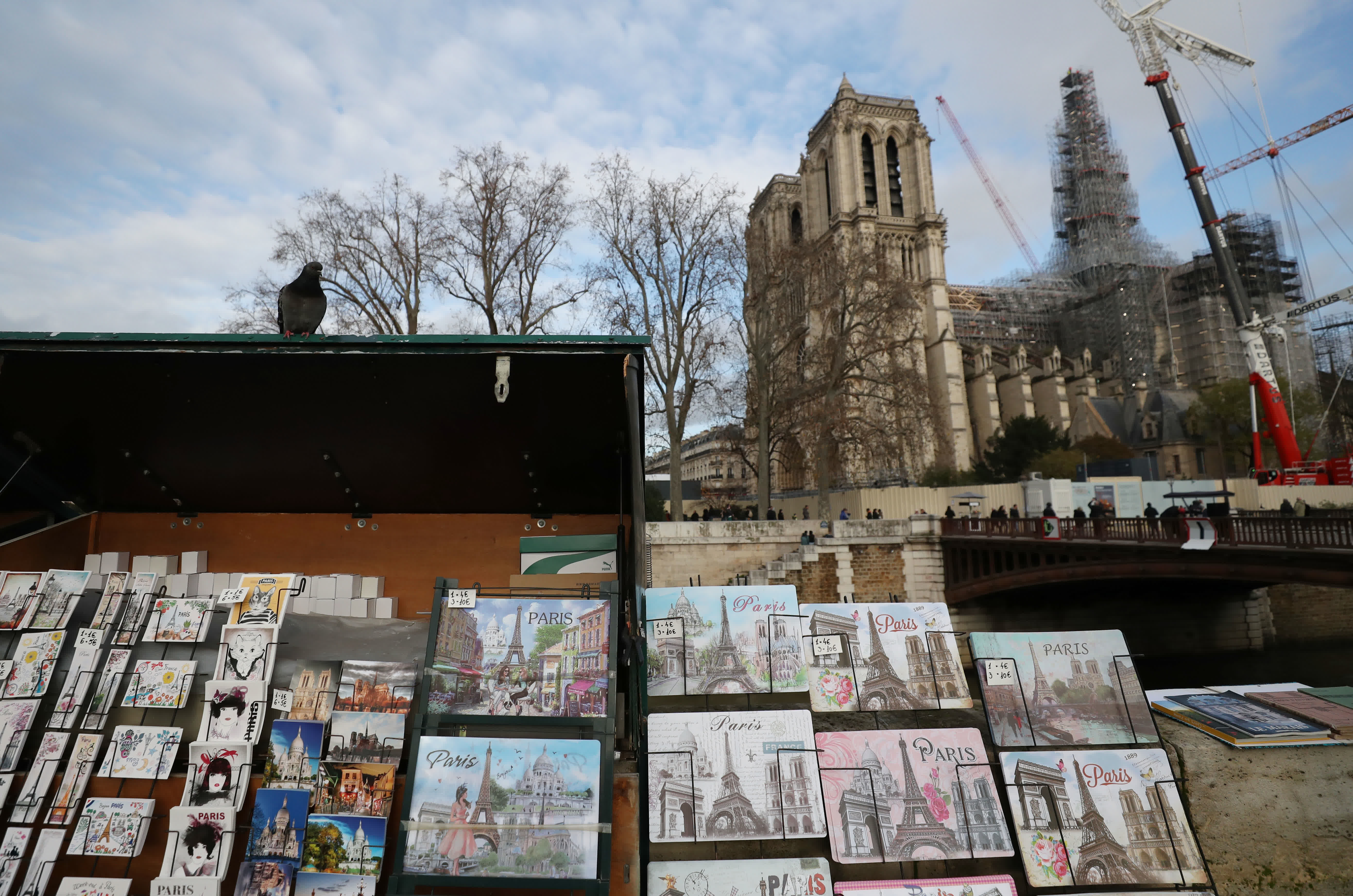 這是12月8日在法國巴黎拍攝的修復中的巴黎聖母院。（新華社）