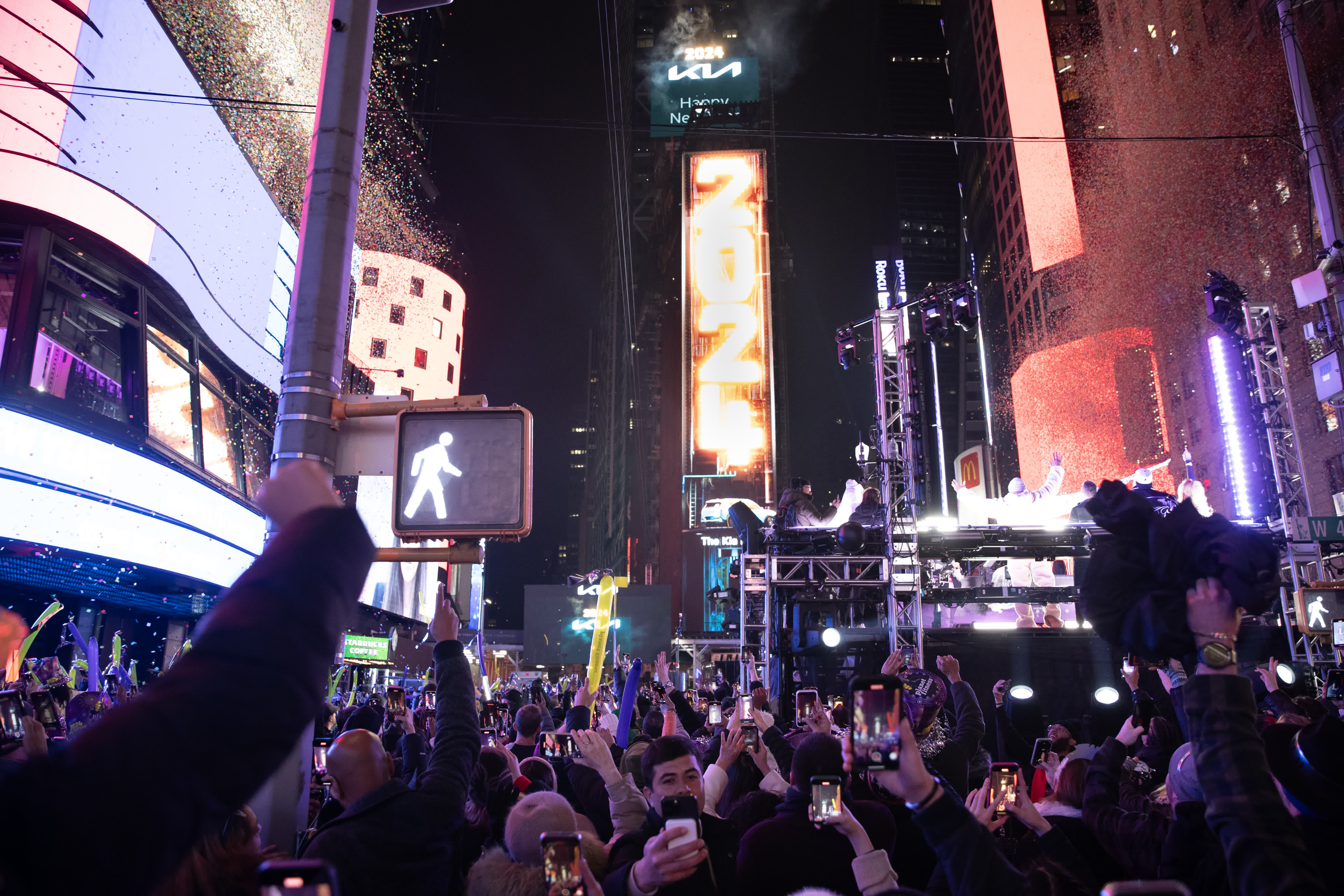 圖為新年鐘聲敲響時刻。