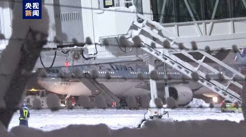 北海道機場：牽引車因地面結冰打滑　導致大韓航空與國泰客機碰撞