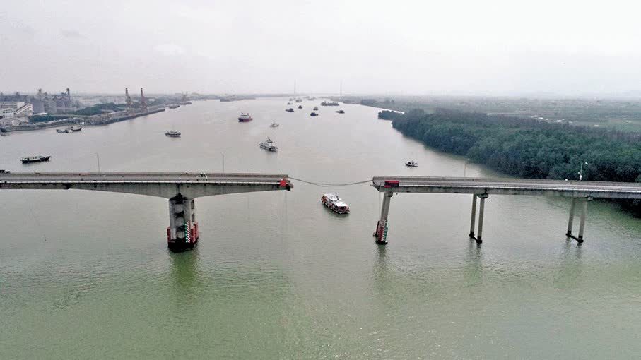 廣州瀝心沙大橋受損跨樑開拆