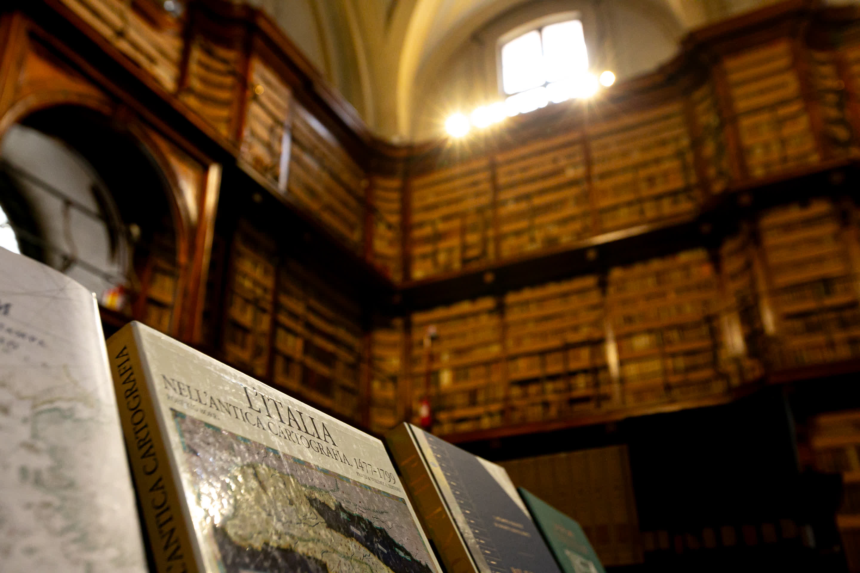 這是4月22日在意大利羅馬拍攝的安傑莉卡圖書館。（新華社）
