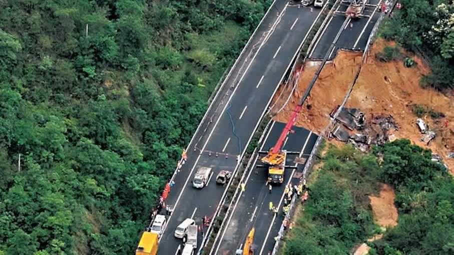 廣東梅大高速路面塌方災害已致48人死亡