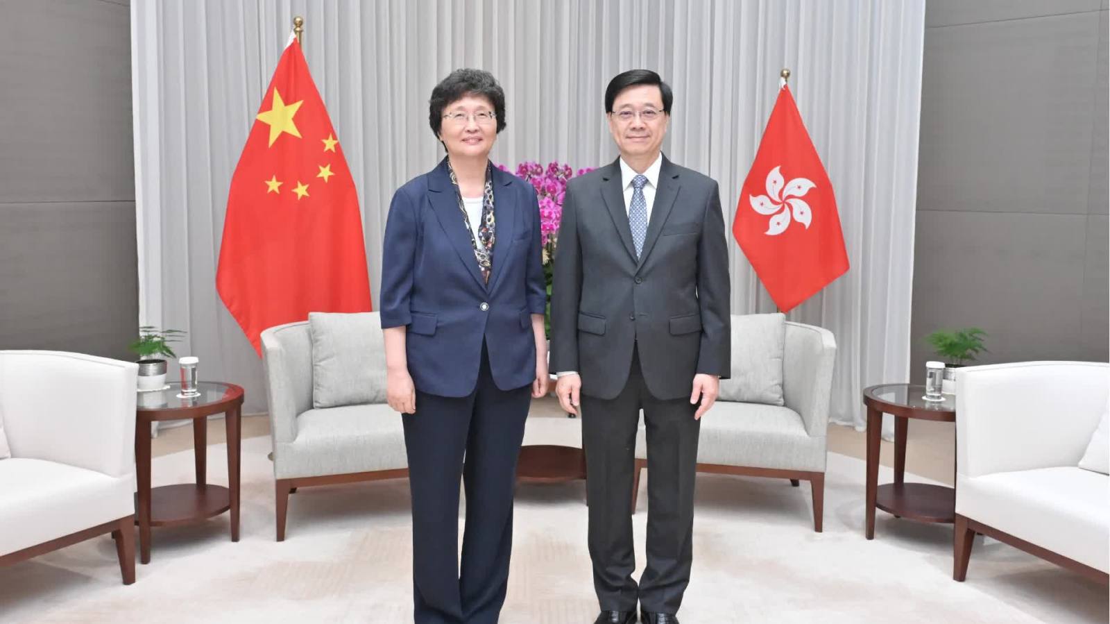李家超歡迎人社部部長王曉萍訪港　稱「搶人才、留人才」是本屆政府施政重點之一