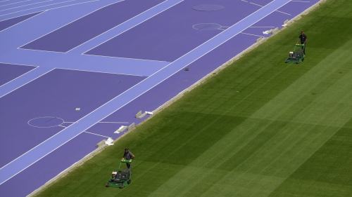 法蘭西體育場鋪設奧運用紫色跑道