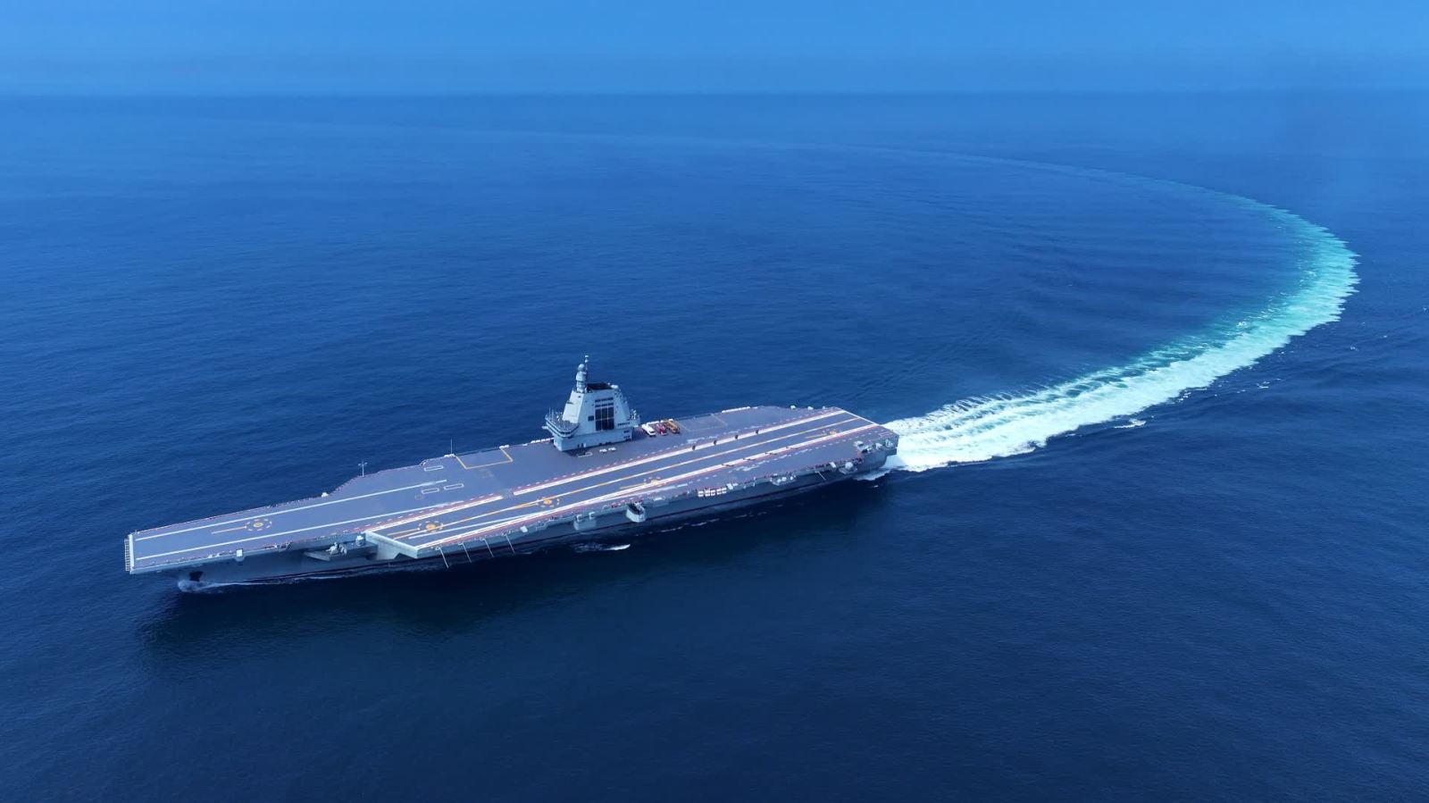 中國海軍福建艦順利完成首次航行試驗
