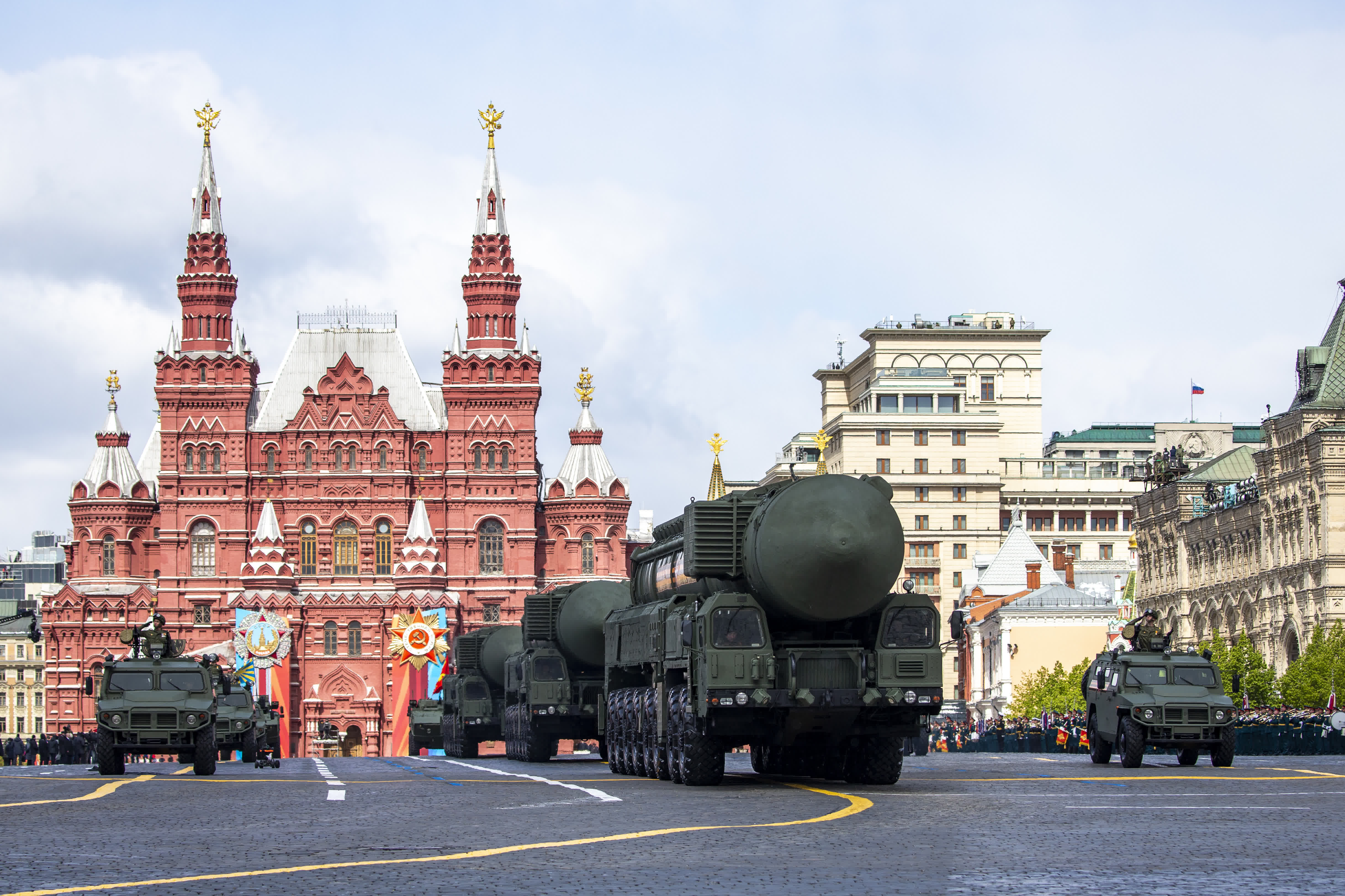 5月9日，在俄羅斯首都莫斯科，「亞爾斯」導彈系統編隊駛過紅場。（新華社）