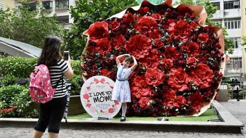 母親節即至　巨型「玫瑰花束」登陸利東街