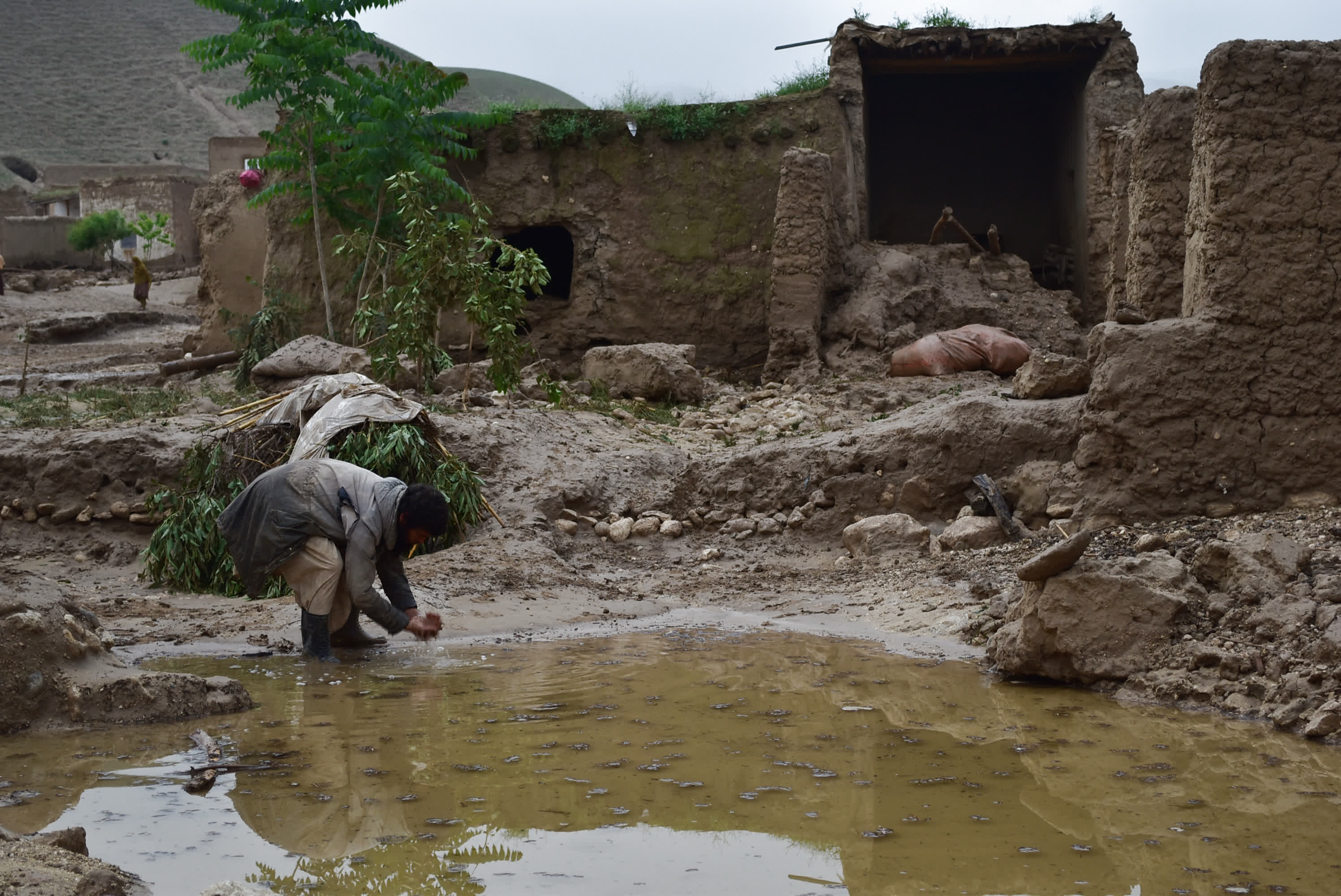 這是5月11日在阿富汗巴格蘭省巴格蘭尼馬爾卡濟區拍攝的洪水災區。（新華社）