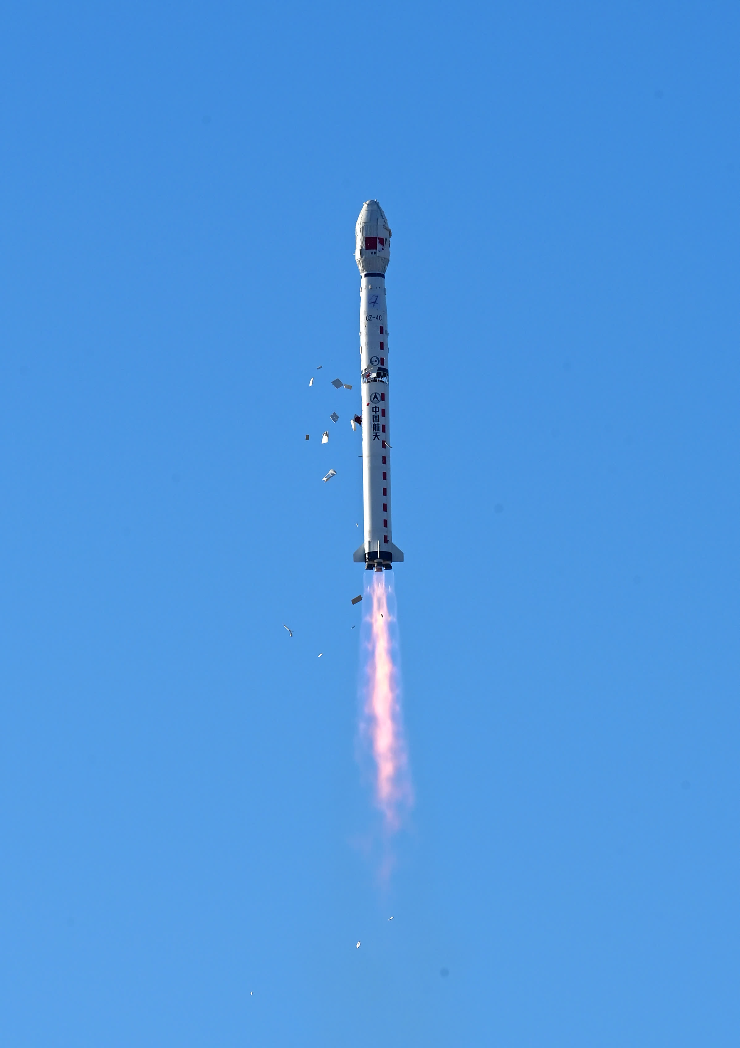 12日，我國在酒泉衛星發射中心使用長征四號丙運載火箭，成功將試驗二十三號衛星發射升空，衛星順利進入預定軌道，發射任務獲得圓滿成功。（中新社）