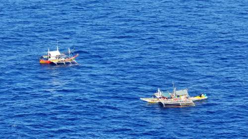 菲律賓多艘船隻在我黃岩島鄰近海域非法聚集