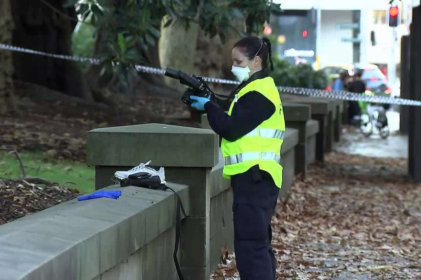 澳大利亞悉尼一男子持刀刺傷一名警察