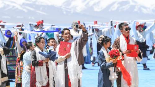 西藏：納木錯迎來開湖