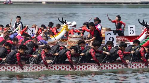 「廬山盃」龍舟賽在江西南門湖舉行