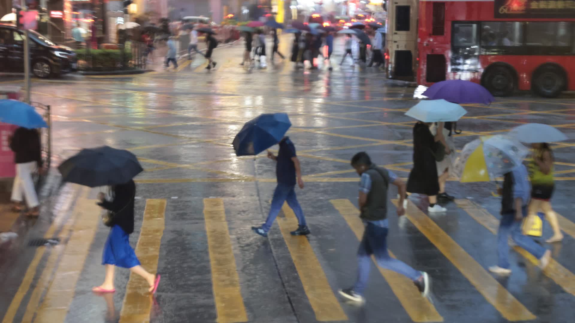 黃雨警告生效 強雷雨帶正逐漸影響本港 - 香港 - 香港文匯網