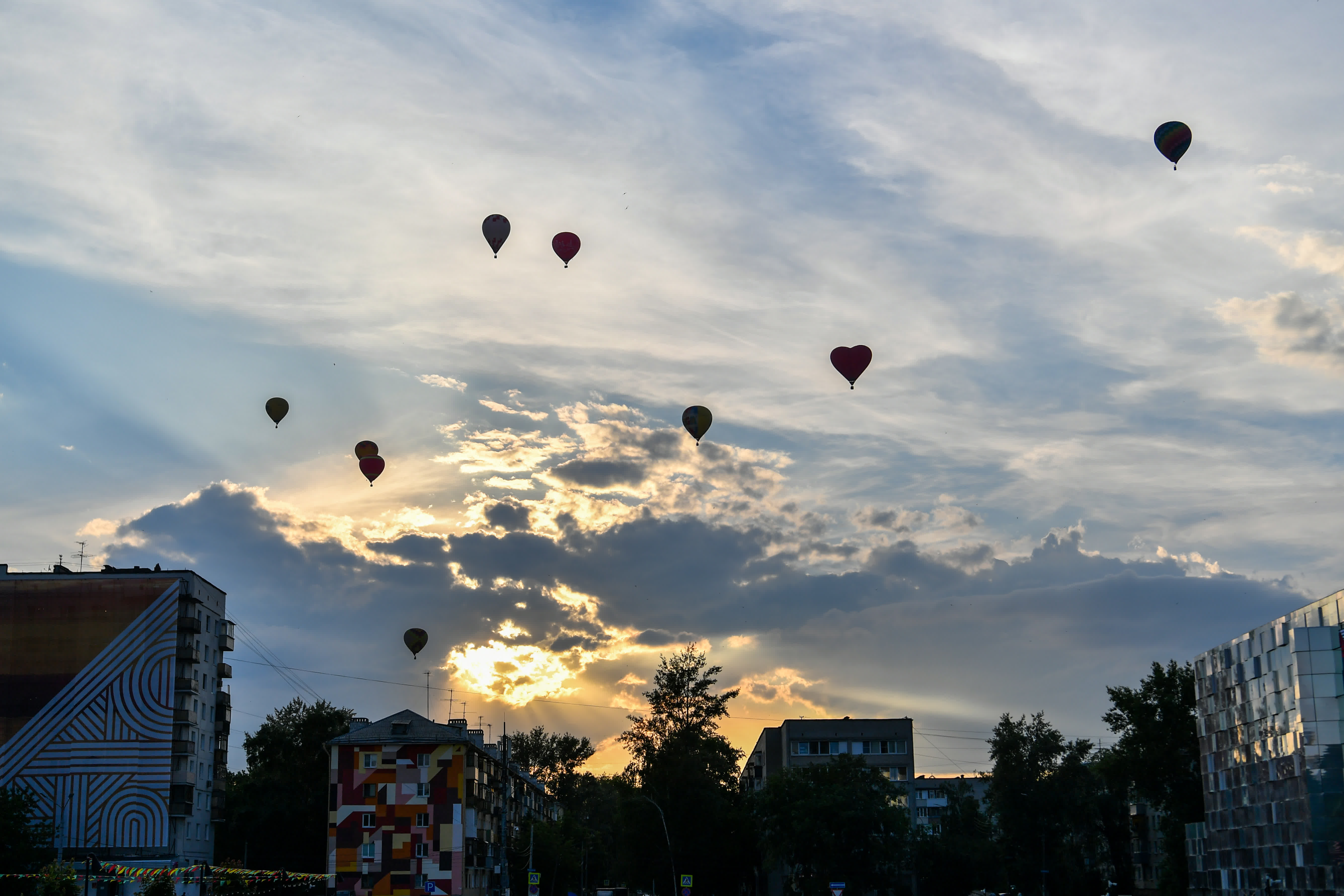 這是6月9日在俄羅斯下諾夫哥羅德拍攝的熱氣球。（新華社）