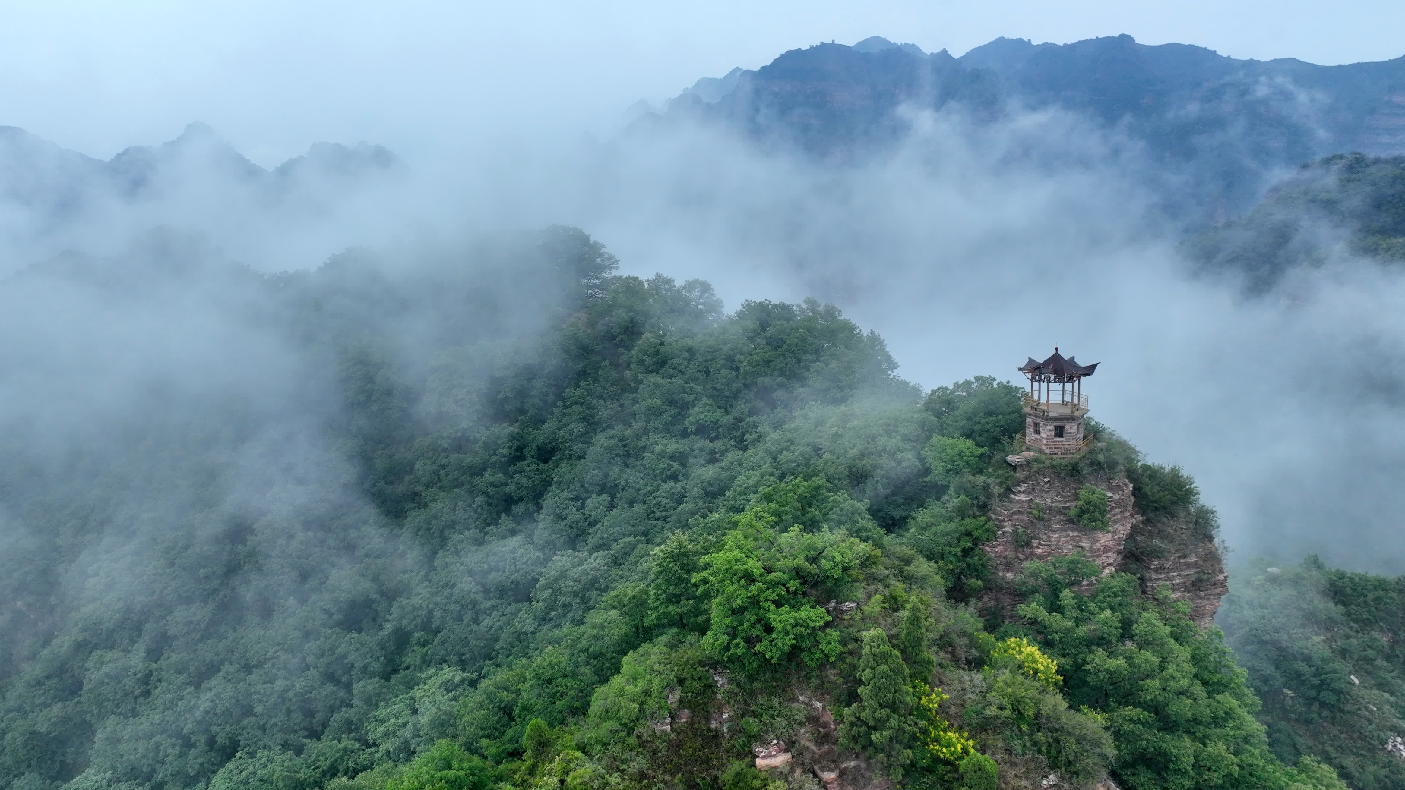 河北省邢臺市紫金山景區雲海景觀(guān)（無(wú)人機照片）。（新華社）