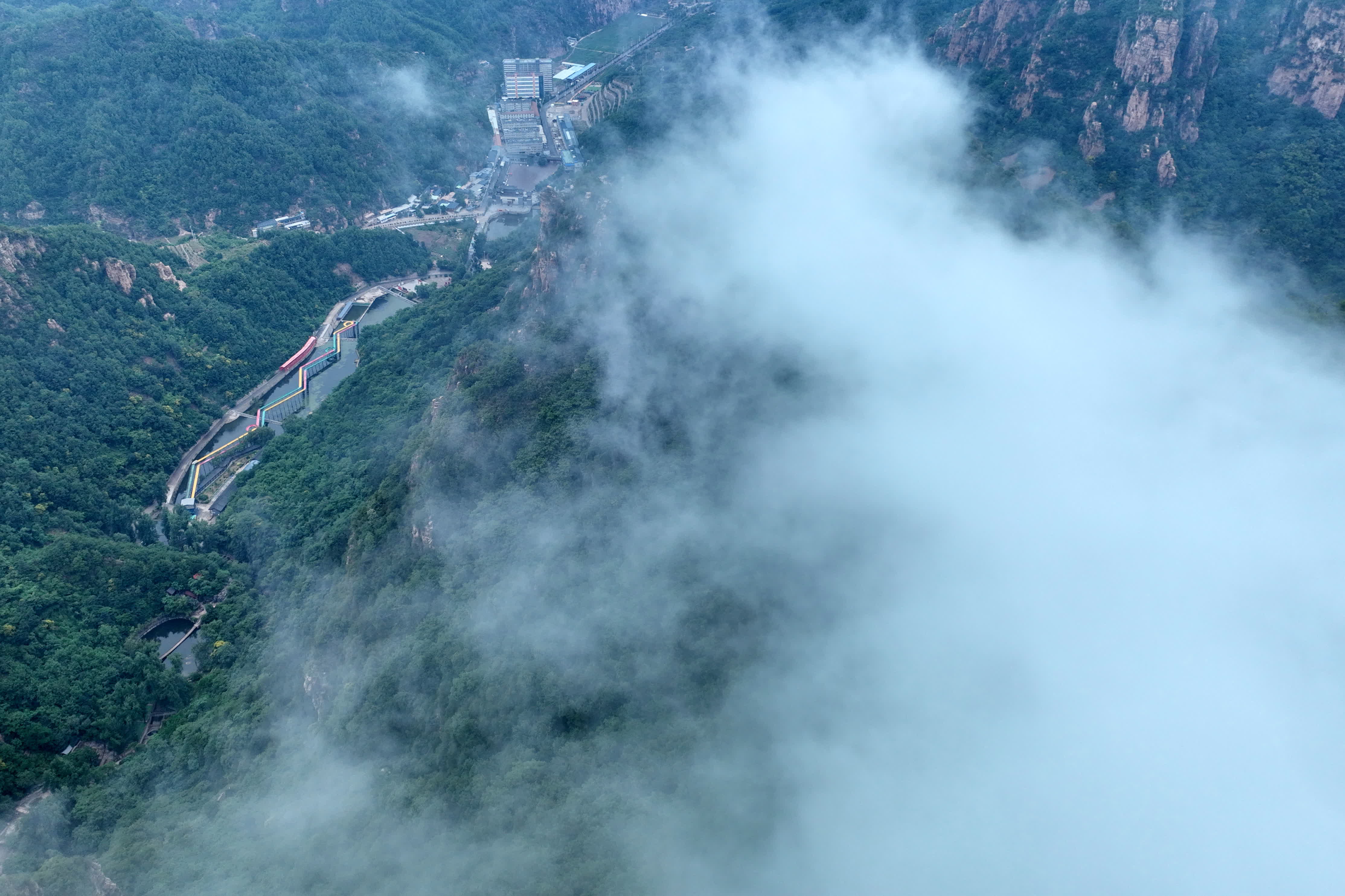 河北省邢臺市紫金山景區雲海景觀(guān)（無(wú)人機照片）。（新華社）