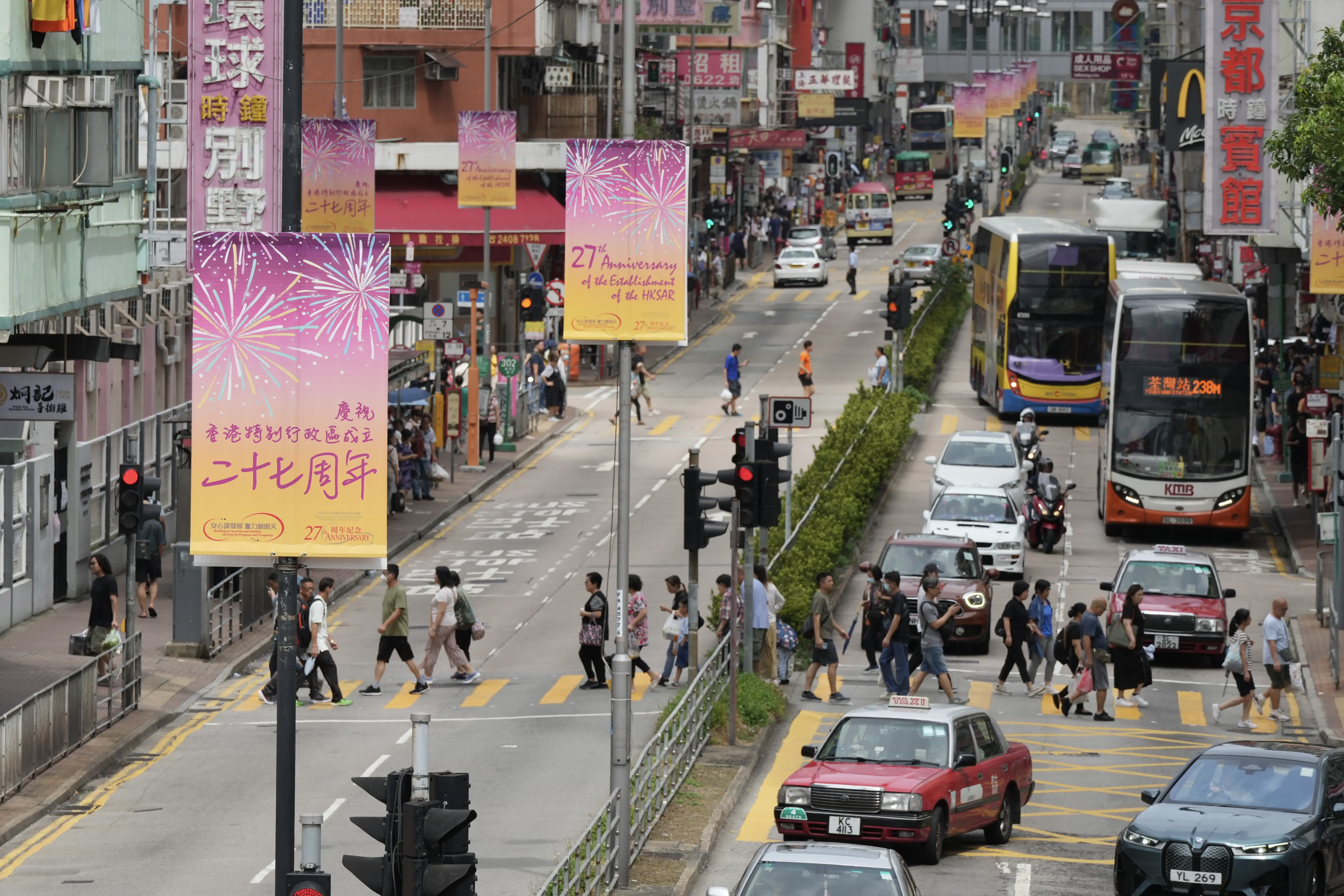 香港回歸祖國27周年市面氣氛。（大公報記者何嘉駿攝）