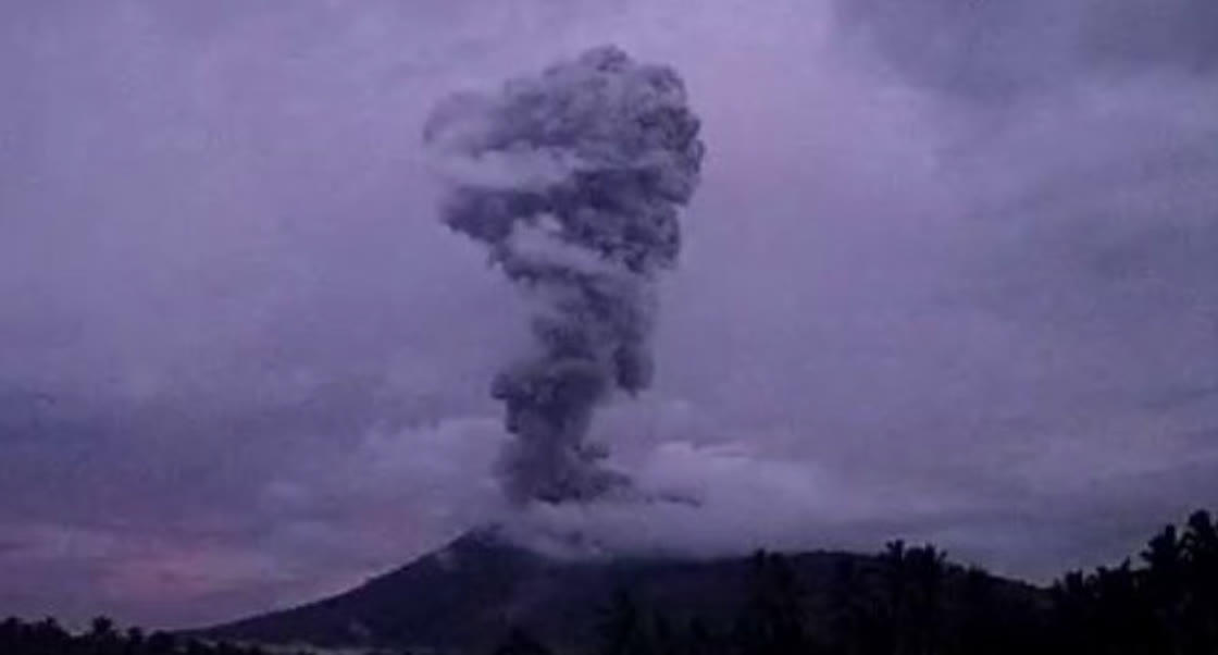 印尼伊布火山發生噴發　火山灰柱達3000米