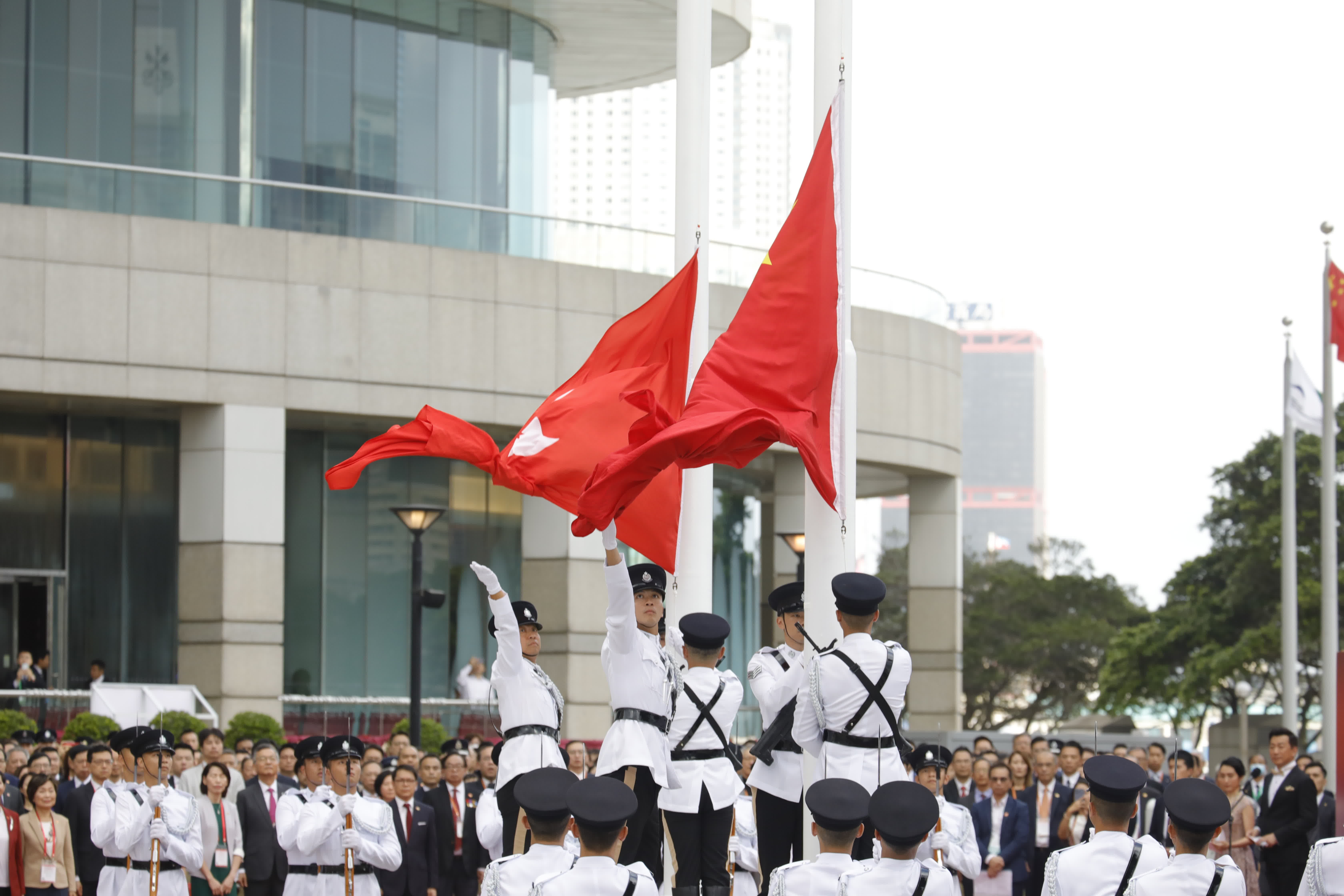 金紫荊廣場(chǎng)舉行升旗儀式。（大公文匯全媒體記者王俊傑攝）