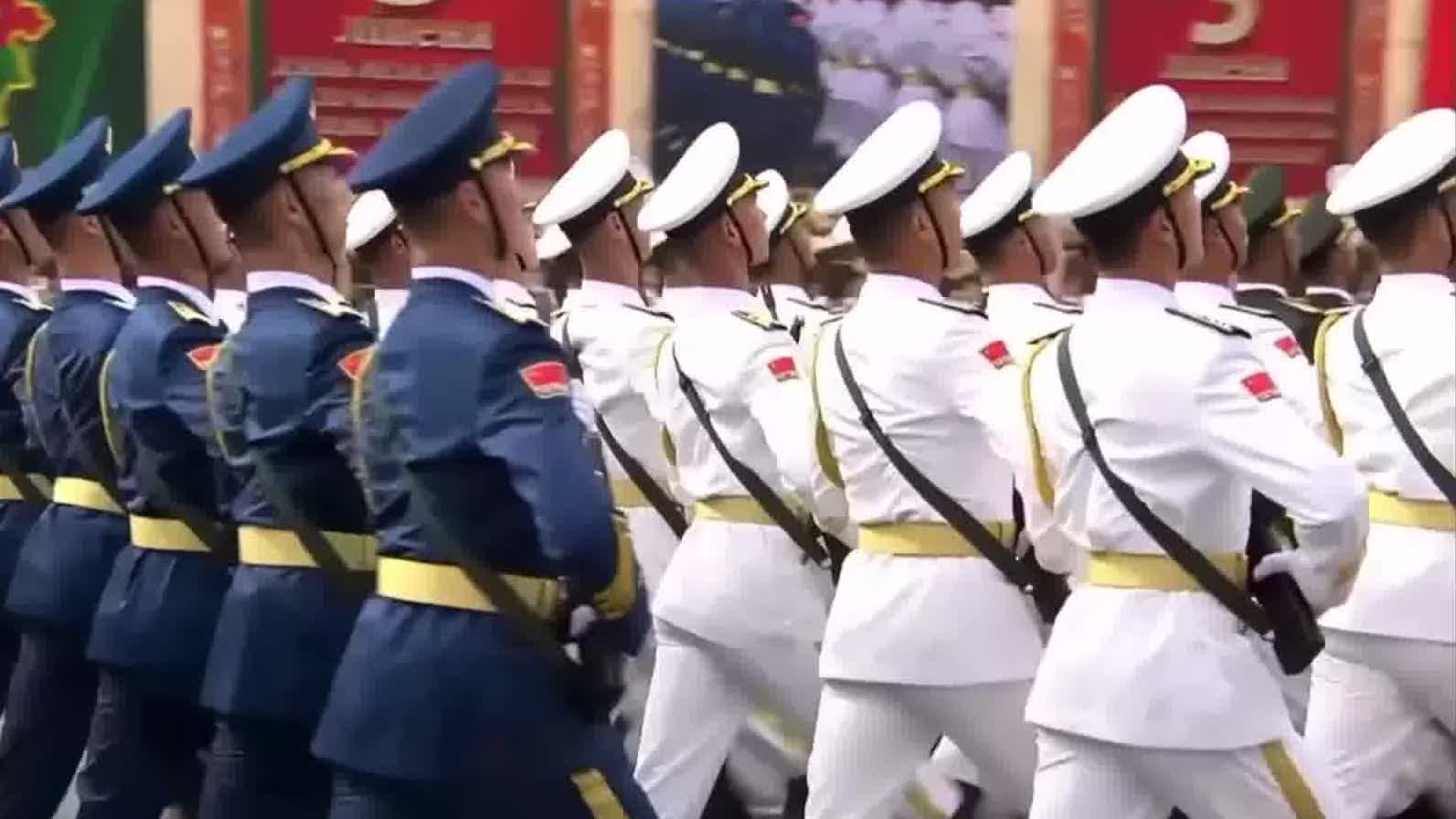 中國排面！解放軍儀仗分隊亮相白俄羅斯閱兵式