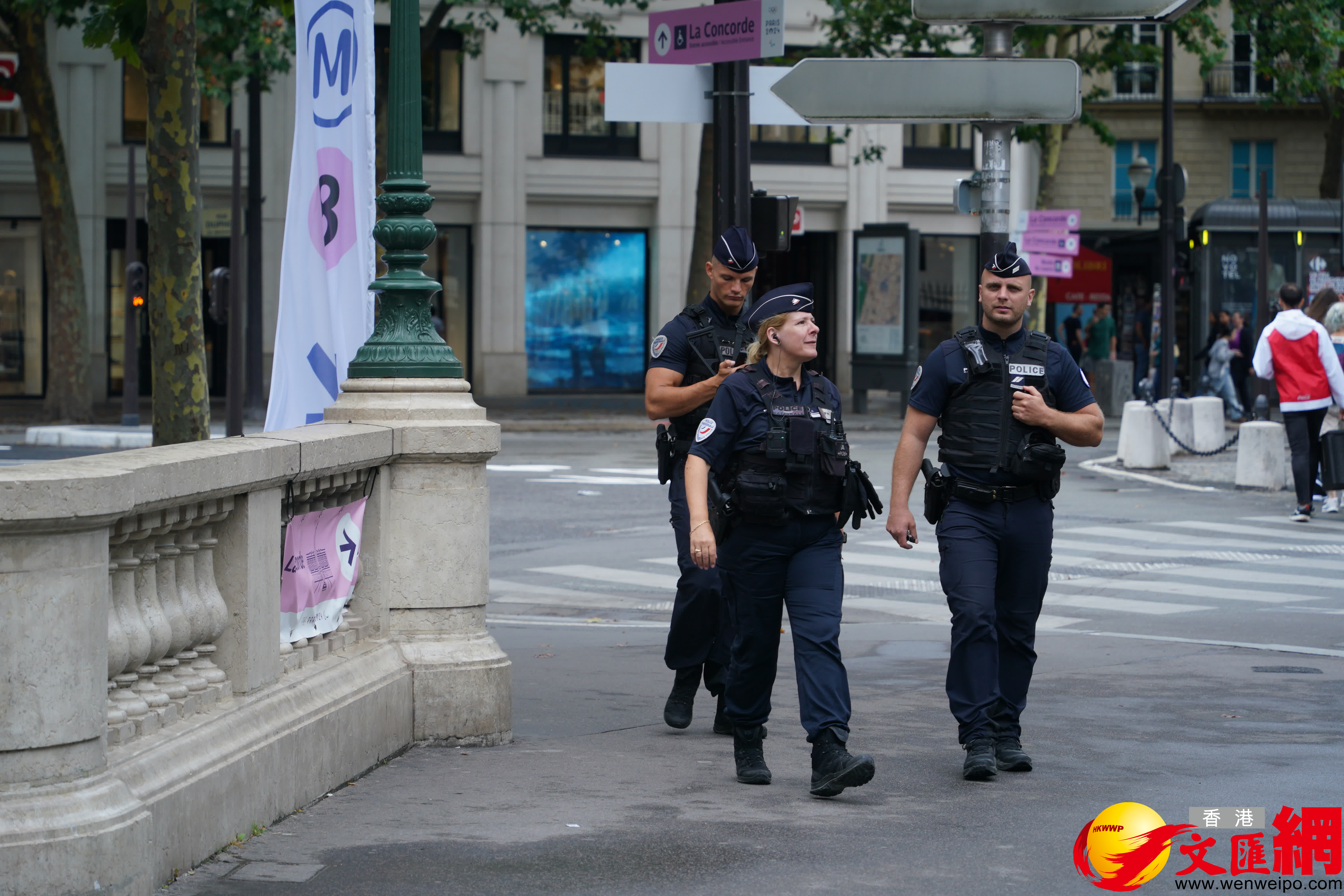 巴黎警察在市中心執(zhí)勤。（大公文匯全媒體記者麥鈞傑 攝）