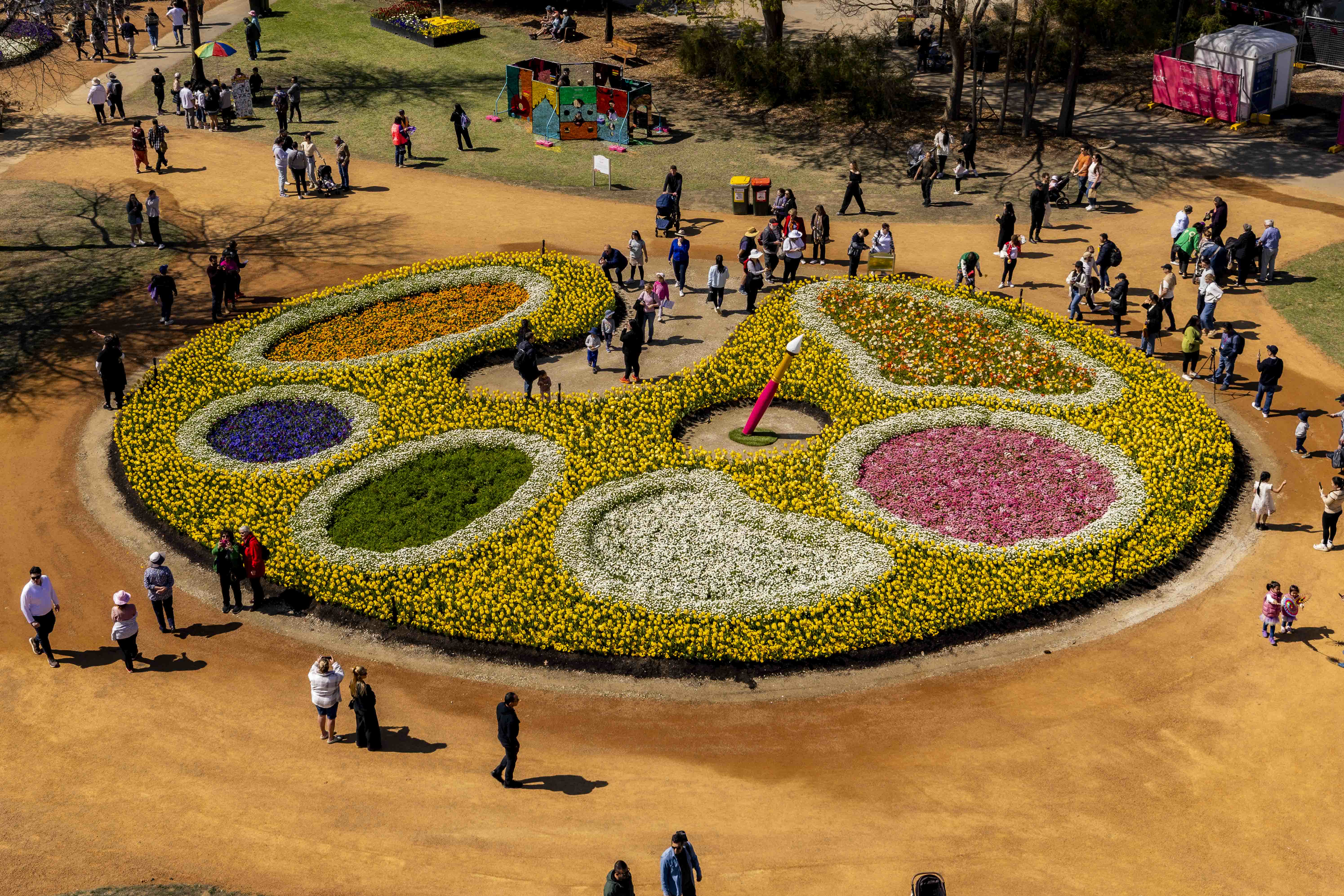 這是9月14日在澳大利亞首都堪培拉的聯邦公園拍攝的花展現場。（新華社發(fā)/儲晨攝）