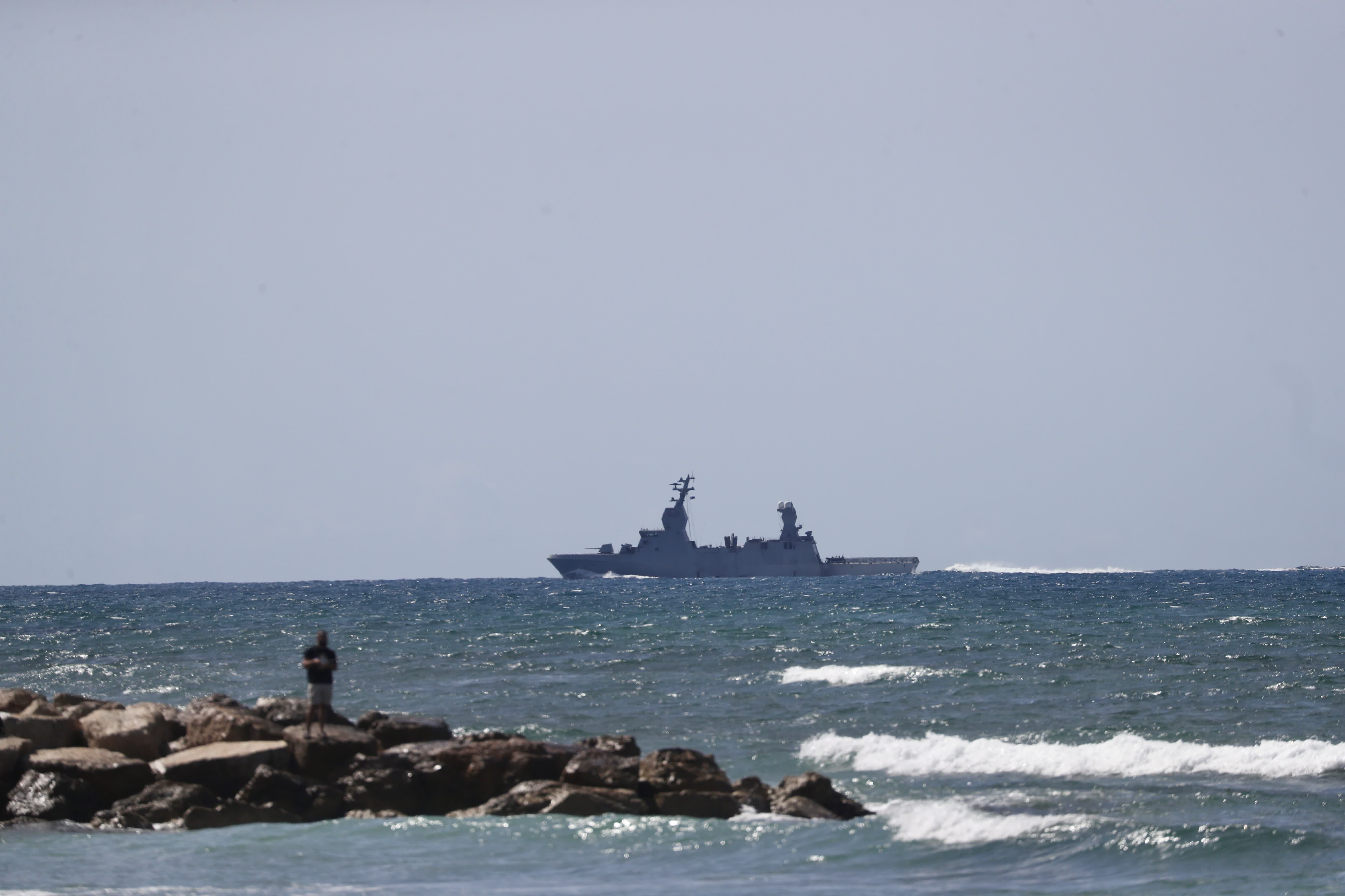 這是9月19日在以色列北部海法市拍攝的以軍軍艦。（新華社）