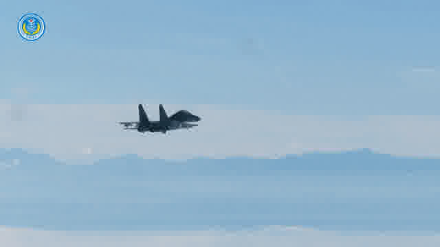 戰鷹瞰臺！東部戰區空軍多型戰機與寶島臺灣中央山脈同框