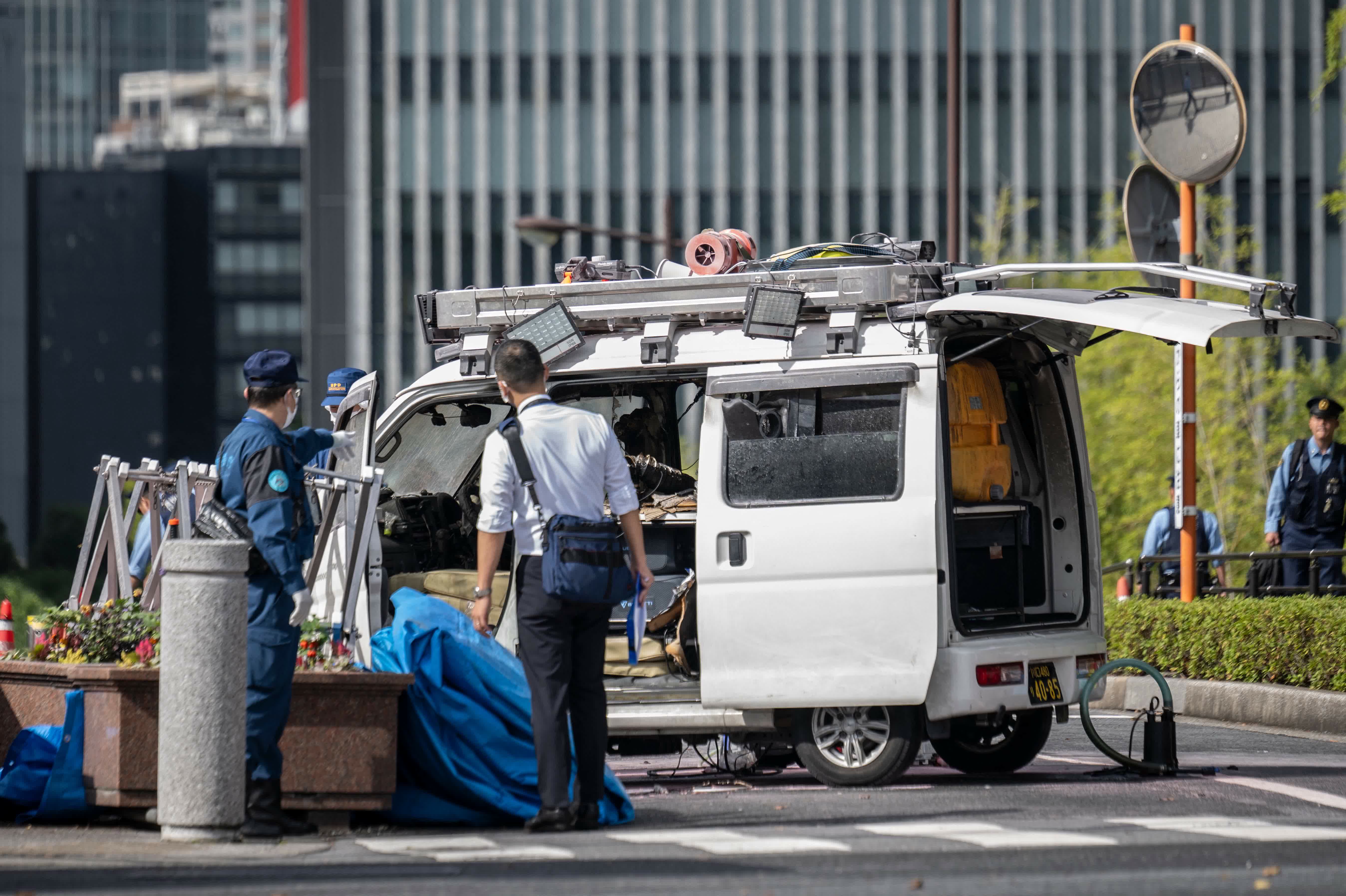 日本：駕車衝碰首相夷易近邸中圍欄良人身份曝光　車中發現數個已经操做的燃燒瓶