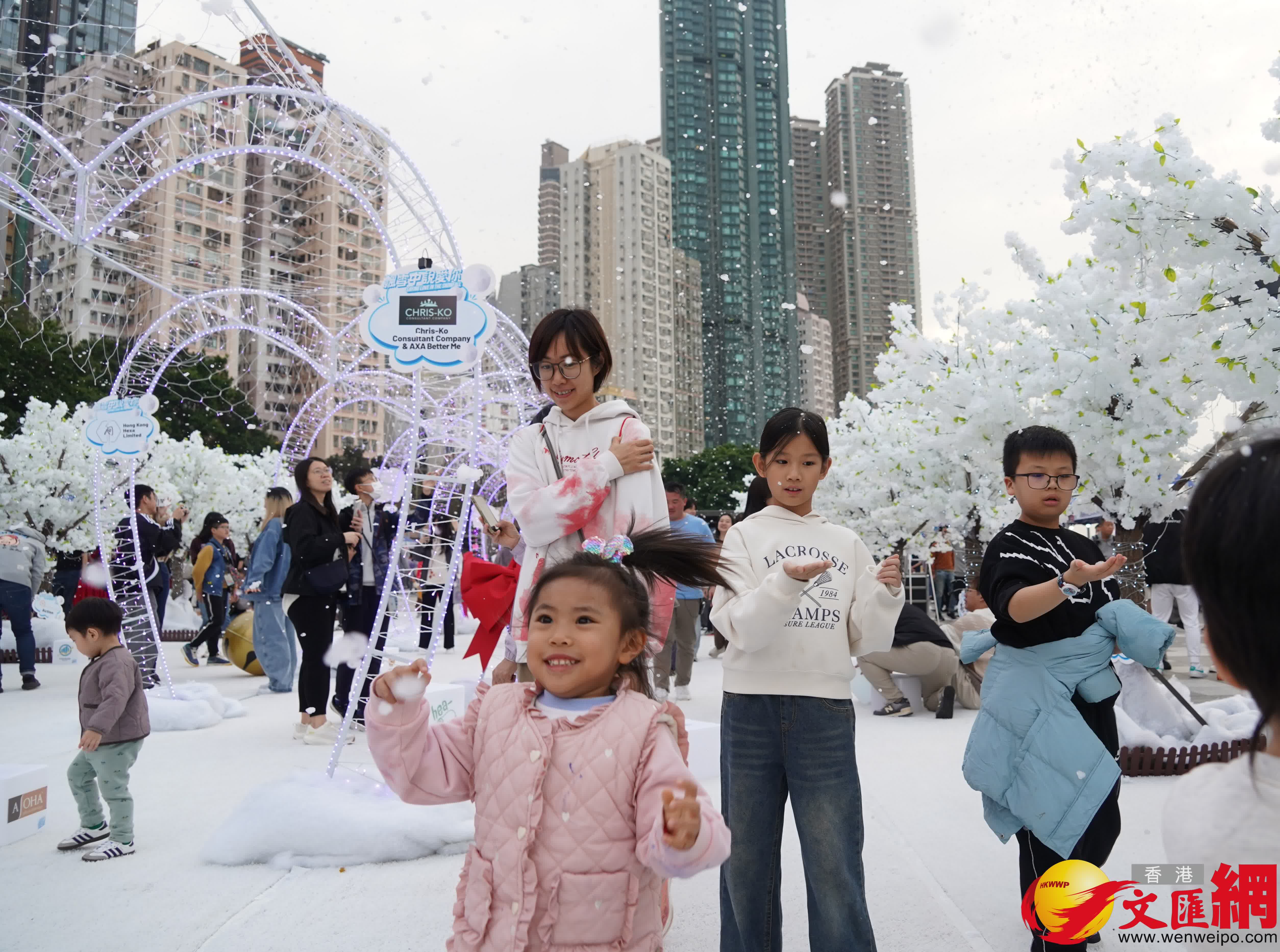 「飄雪中說愛你」嘉年華（香港文匯報記者曾興偉攝）