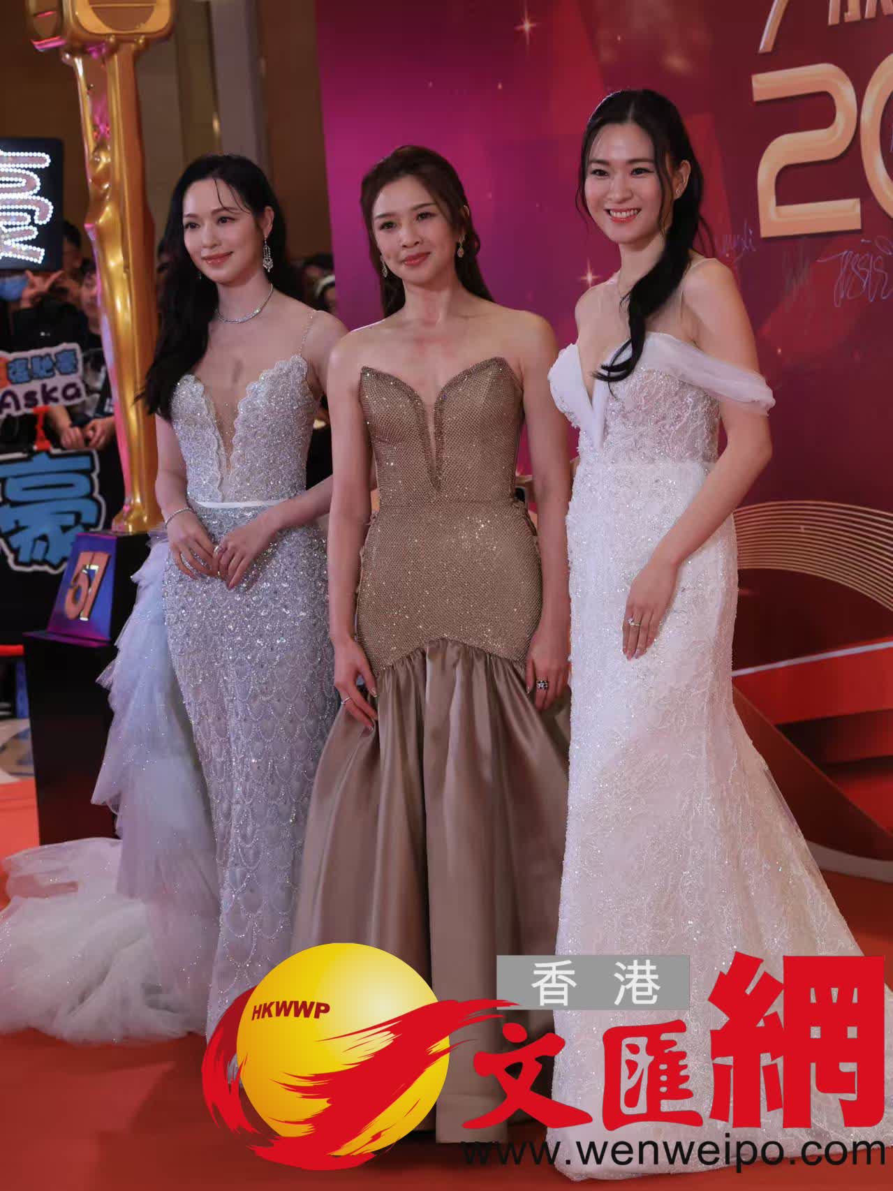 《萬千星輝頒獎典禮2024》 一眾女星行紅地氈鬥性感 (香港文匯報記者彭子文 攝) 《萬千星輝頒獎典禮2024》 一眾女星行紅地氈鬥性感 (香港文匯報記者彭子文 攝)