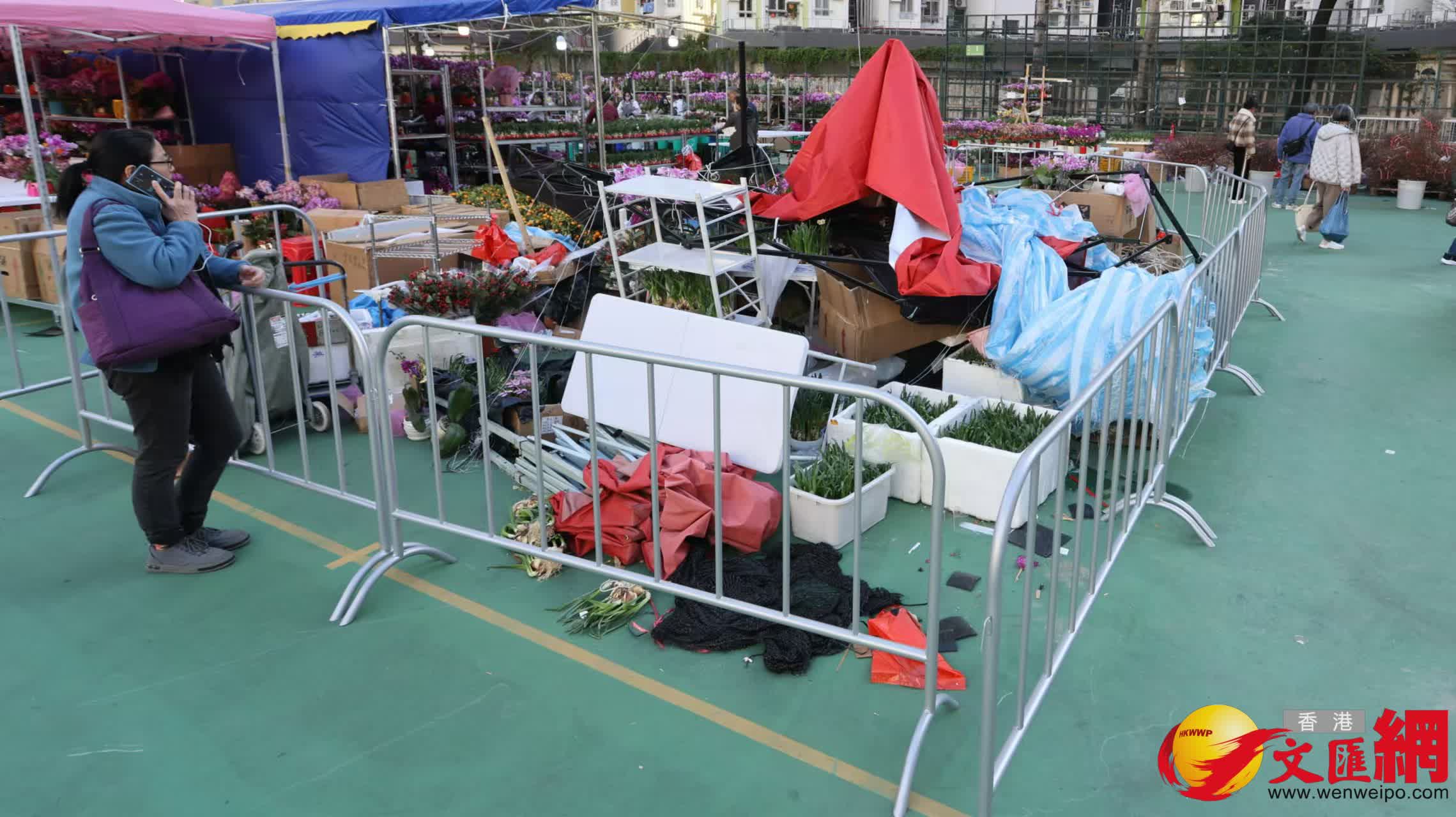 深水埗長沙灣遊樂場年宵市場重開情況。(香港文匯報記者黃艾力 攝) 深水埗長沙灣遊樂場年宵市場重開情況。(香港文匯報記者黃艾力 攝)